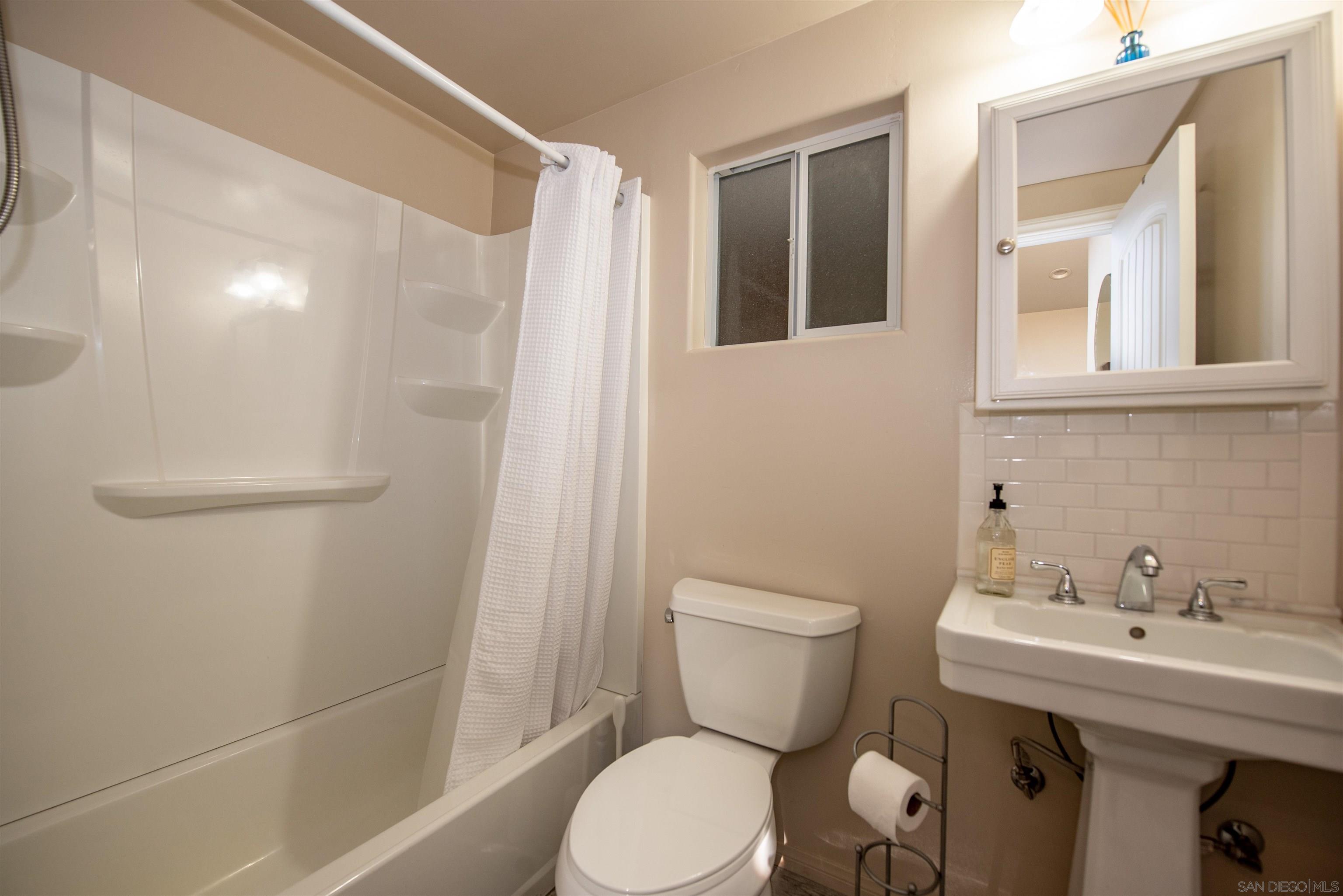 Detail Gallery Image 18 of 75 For 6406-08 N Radio Dr, San Diego,  CA 92114 - – Beds | – Baths