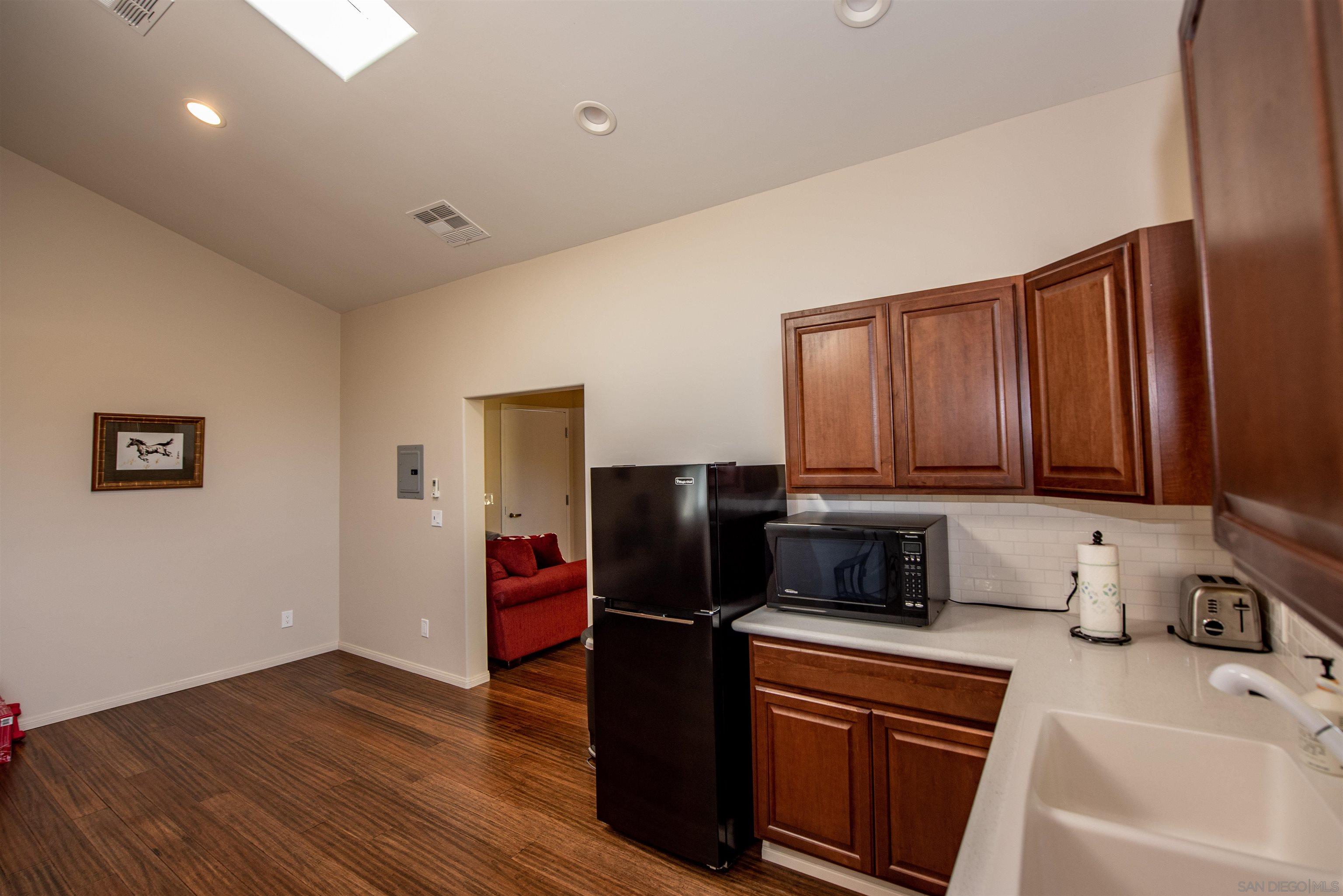 Detail Gallery Image 7 of 75 For 6406-08 N Radio Dr, San Diego,  CA 92114 - – Beds | – Baths