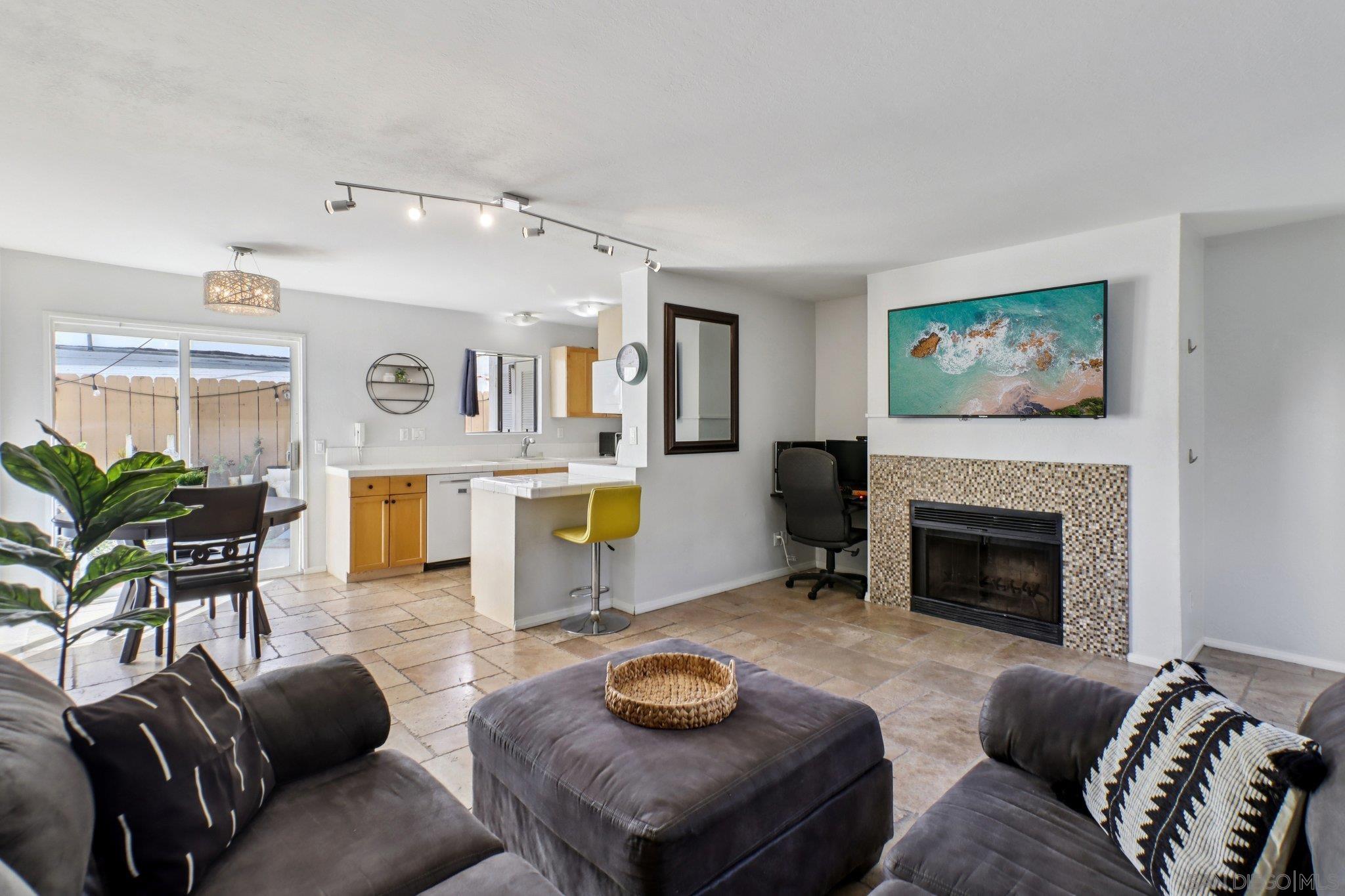 Front Image Thumbnail for SD260002544