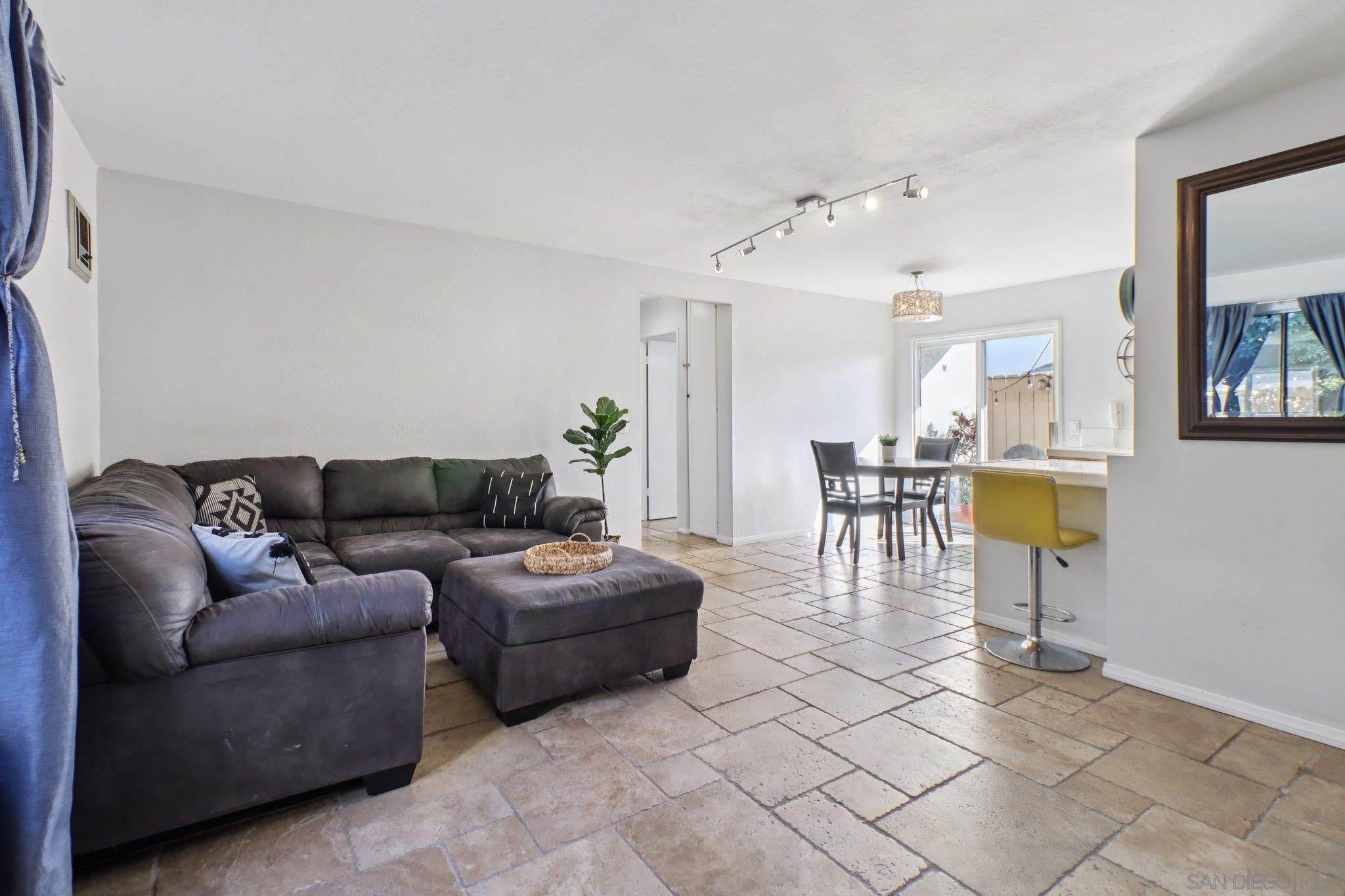 Detail Gallery Image 2 of 34 For 4415  38th St  #4,  San Diego,  CA 92116 - 2 Beds | 2 Baths