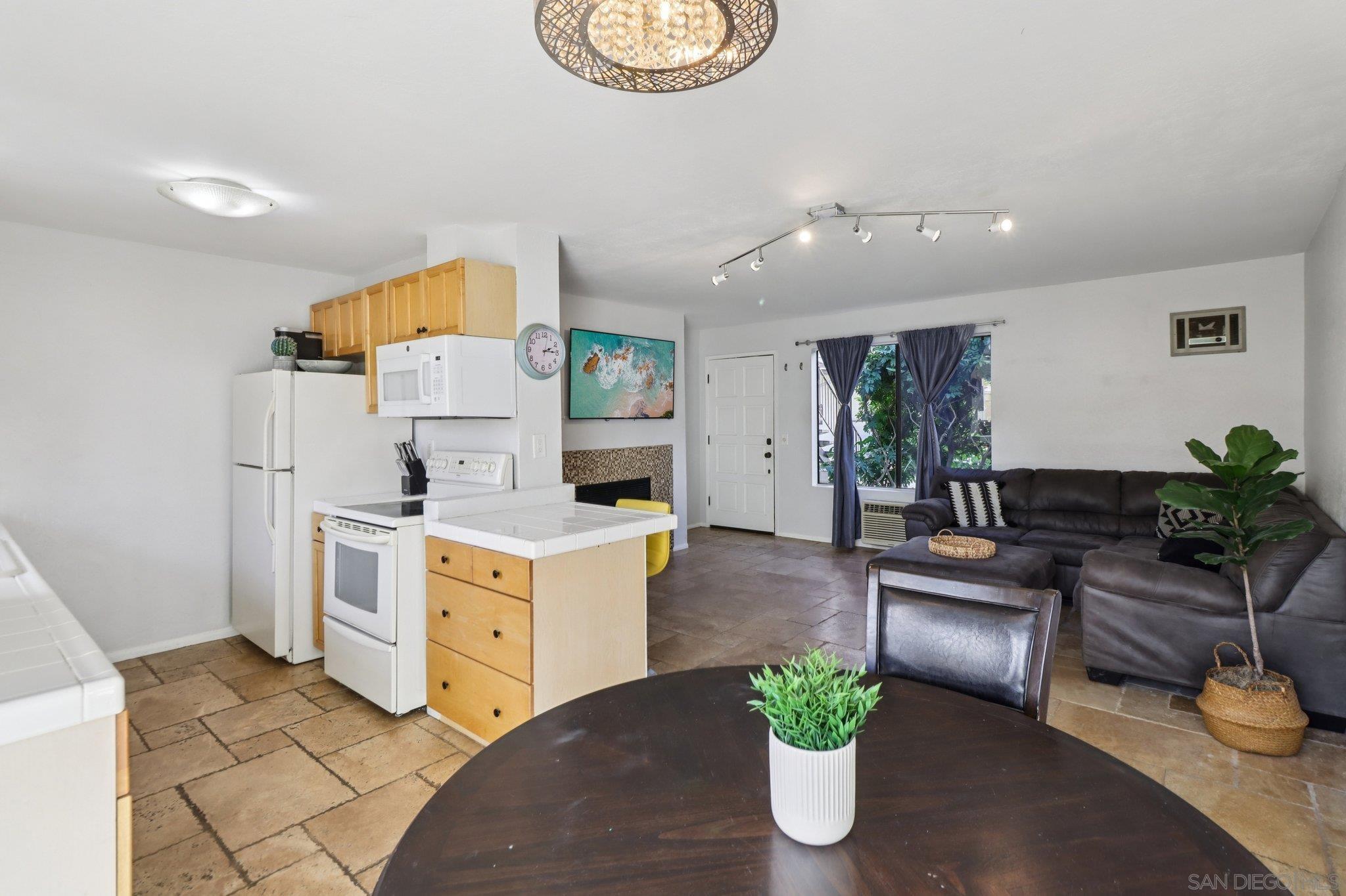 Detail Gallery Image 11 of 34 For 4415  38th St  #4,  San Diego,  CA 92116 - 2 Beds | 2 Baths