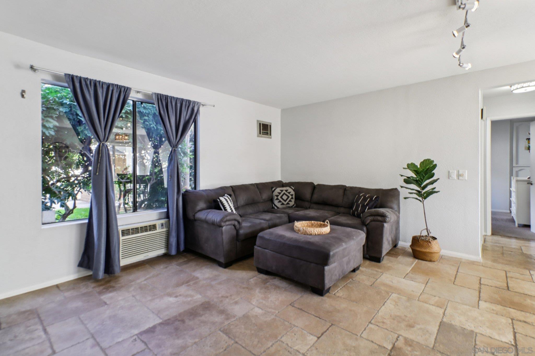 Detail Gallery Image 12 of 34 For 4415  38th St  #4,  San Diego,  CA 92116 - 2 Beds | 2 Baths
