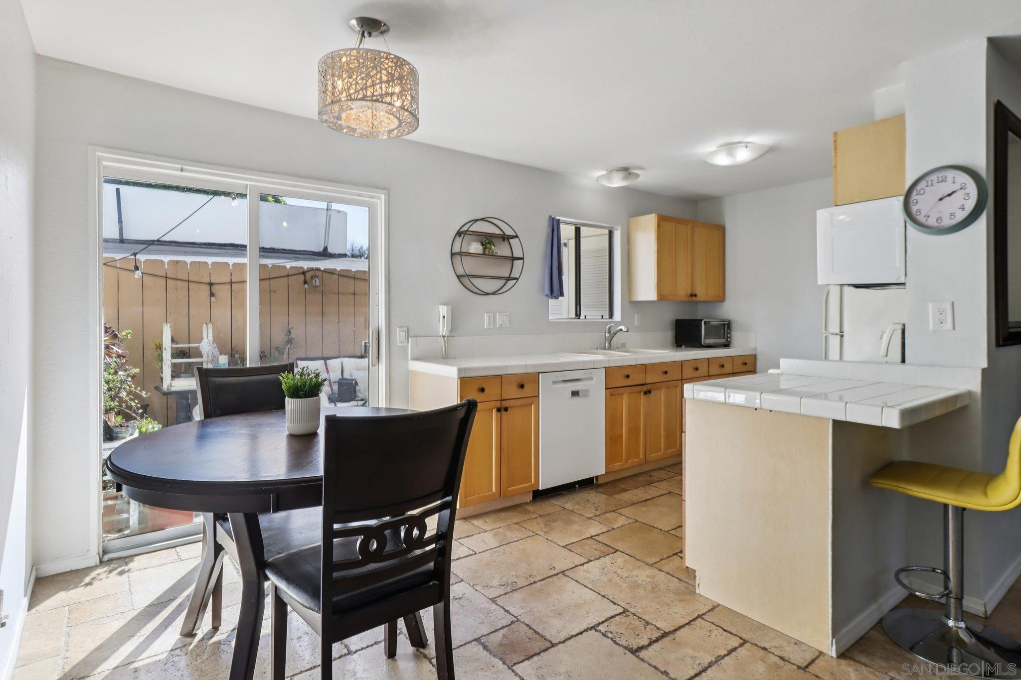 Detail Gallery Image 3 of 34 For 4415  38th St  #4,  San Diego,  CA 92116 - 2 Beds | 2 Baths