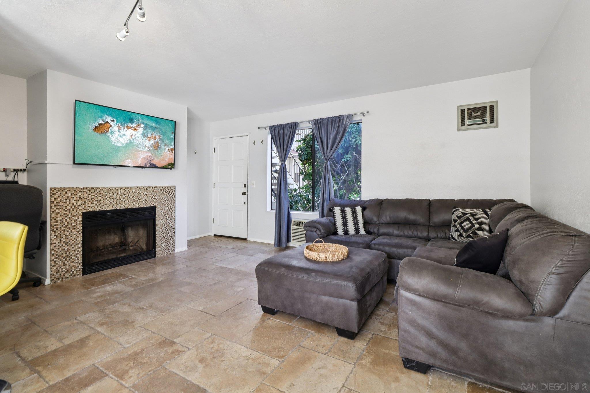 Detail Gallery Image 6 of 34 For 4415  38th St  #4,  San Diego,  CA 92116 - 2 Beds | 2 Baths