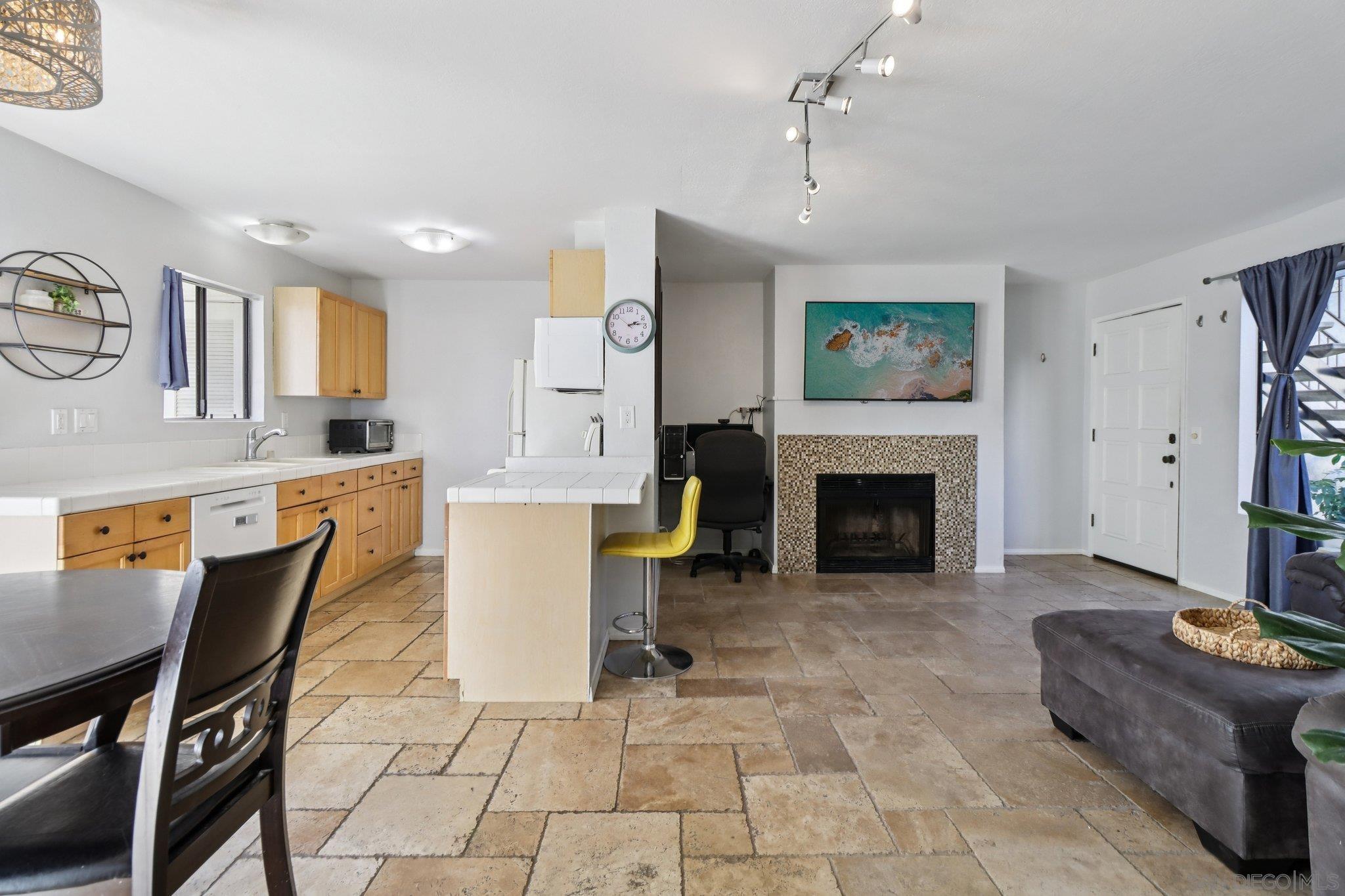 Detail Gallery Image 7 of 34 For 4415  38th St  #4,  San Diego,  CA 92116 - 2 Beds | 2 Baths