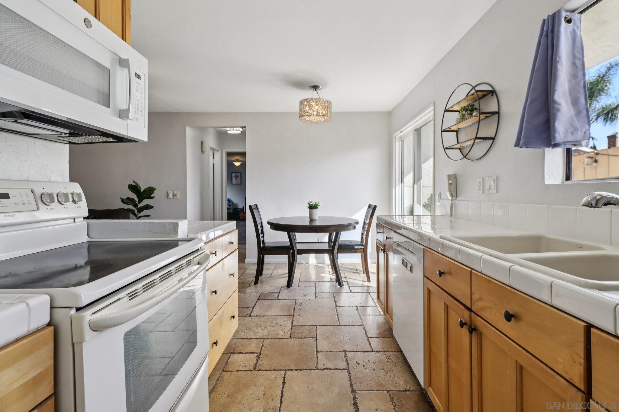 Detail Gallery Image 9 of 34 For 4415  38th St  #4,  San Diego,  CA 92116 - 2 Beds | 2 Baths