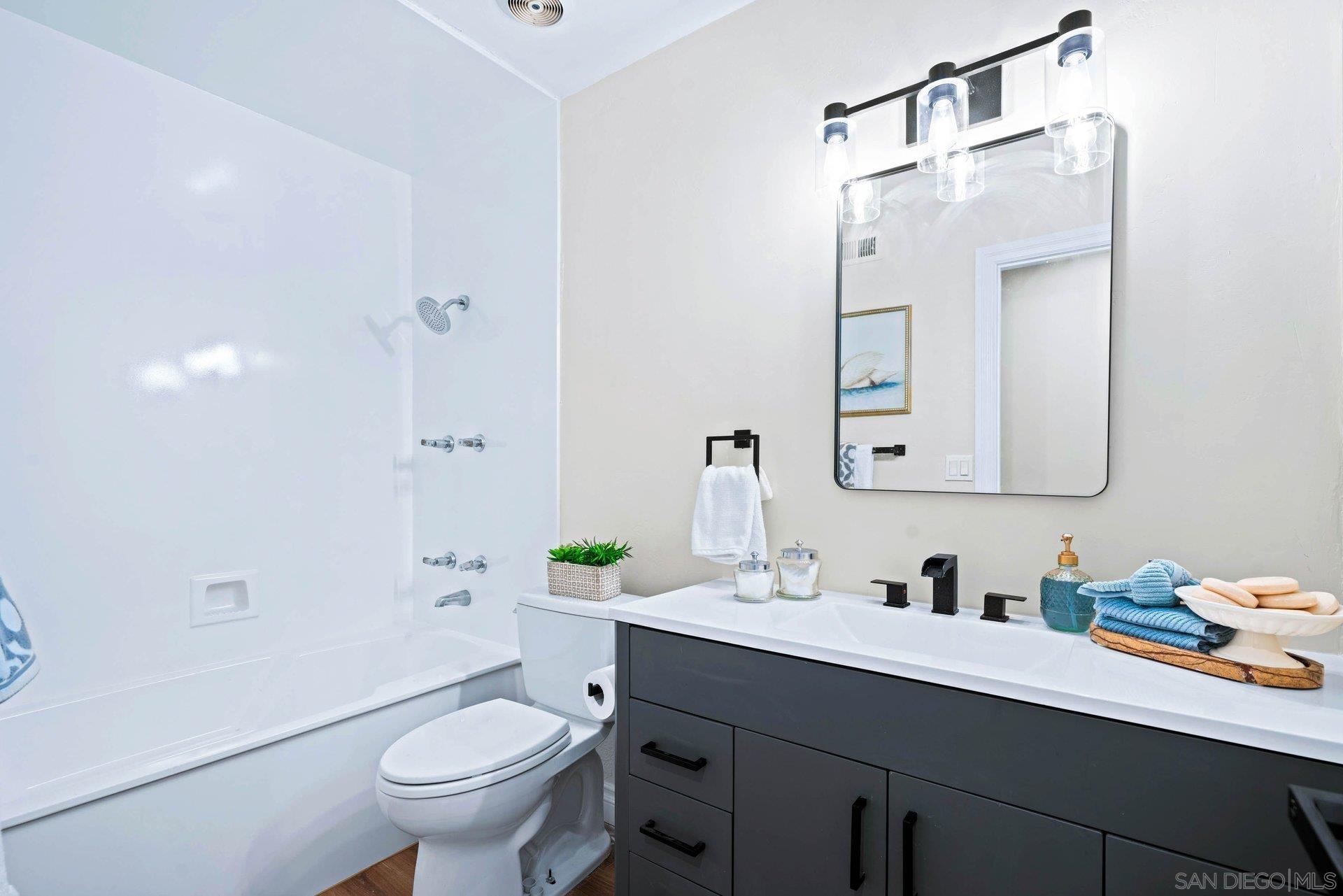 Detail Gallery Image 18 of 27 For 831  Santa Rosita, Solana Beach,  CA 92075 - 4 Beds | 2 Baths