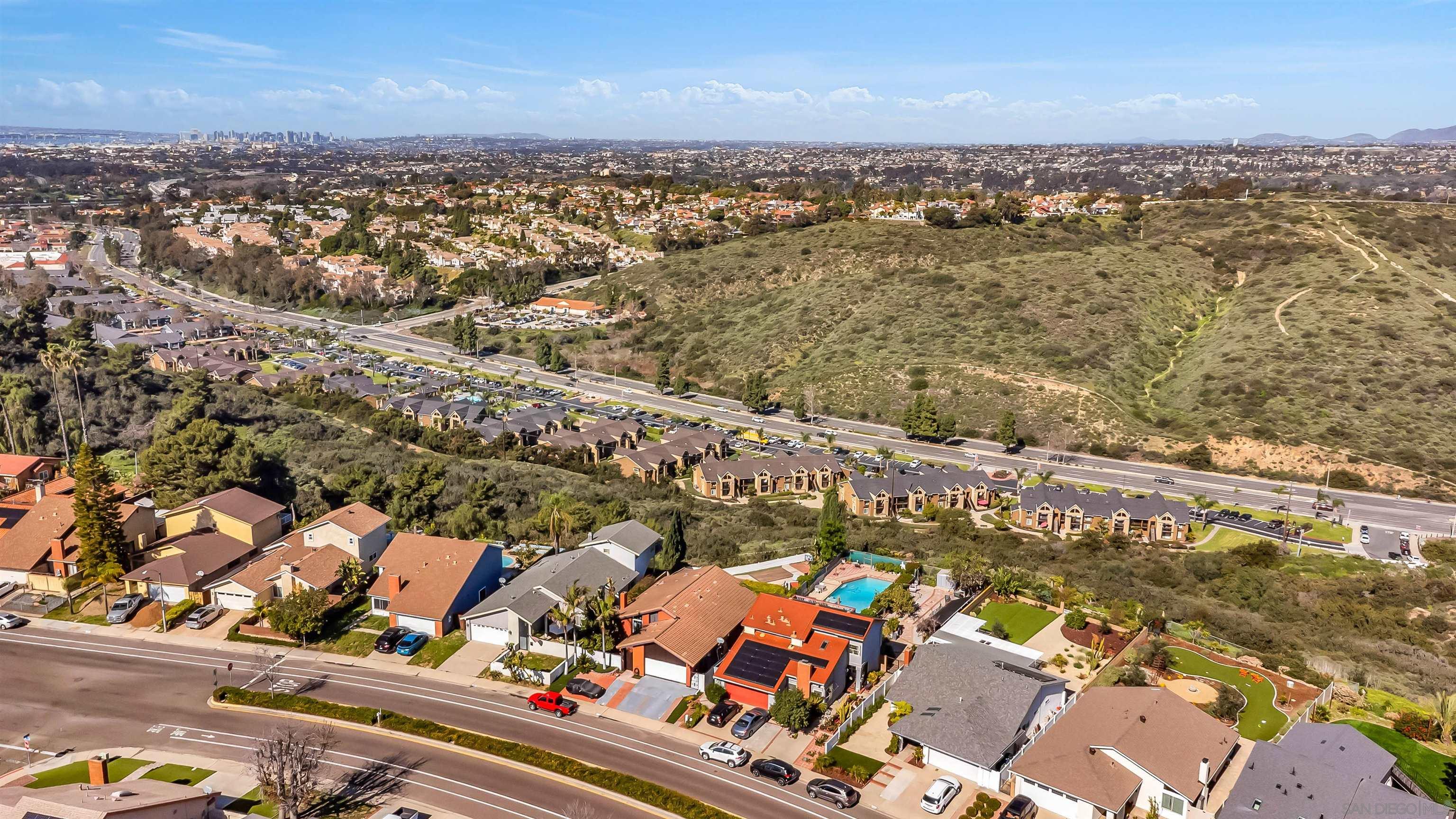 Detail Gallery Image 2 of 29 For 607 E J St, Chula Vista,  CA 91910 - 4 Beds | 2 Baths