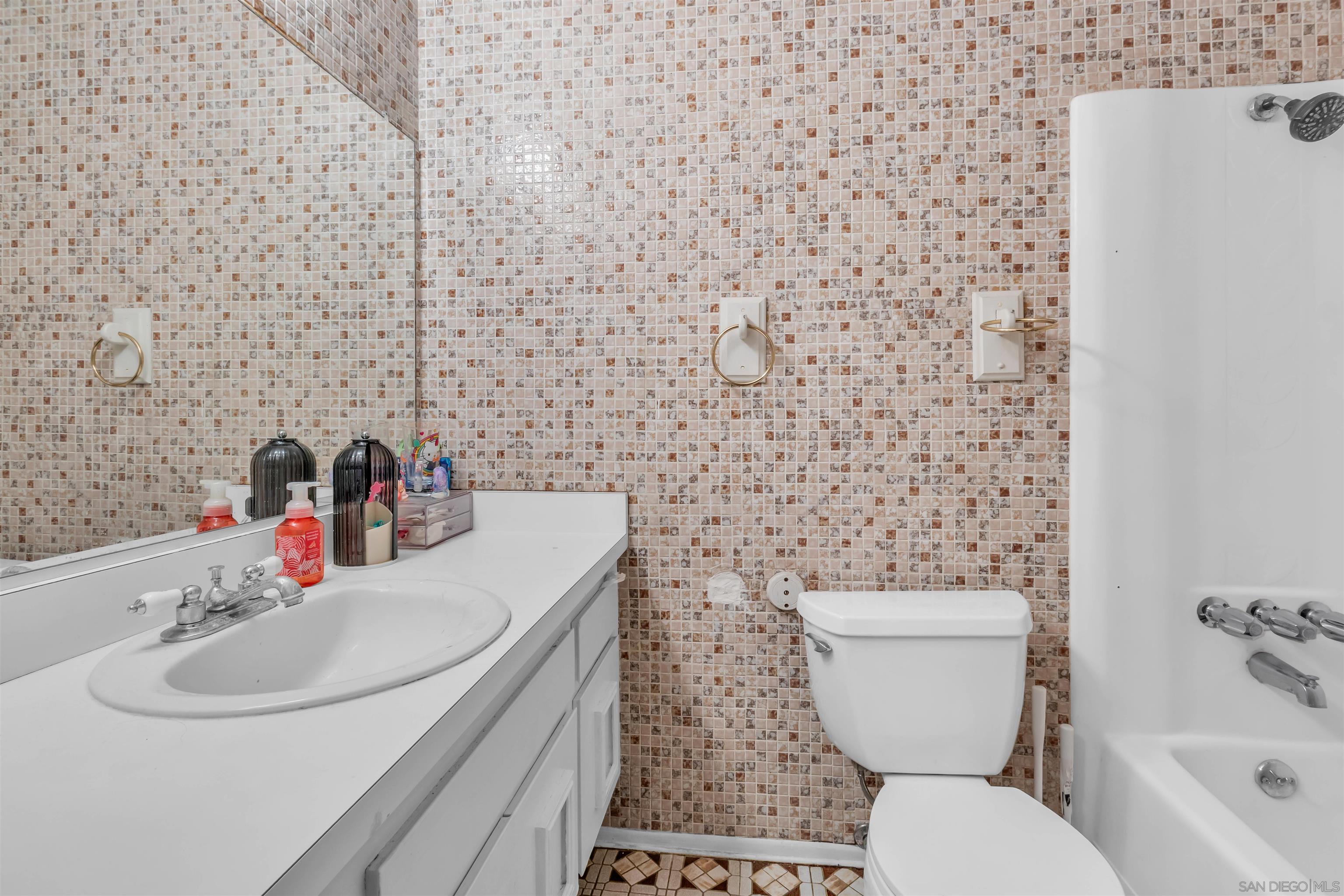 Detail Gallery Image 23 of 29 For 607 E J St, Chula Vista,  CA 91910 - 4 Beds | 2 Baths