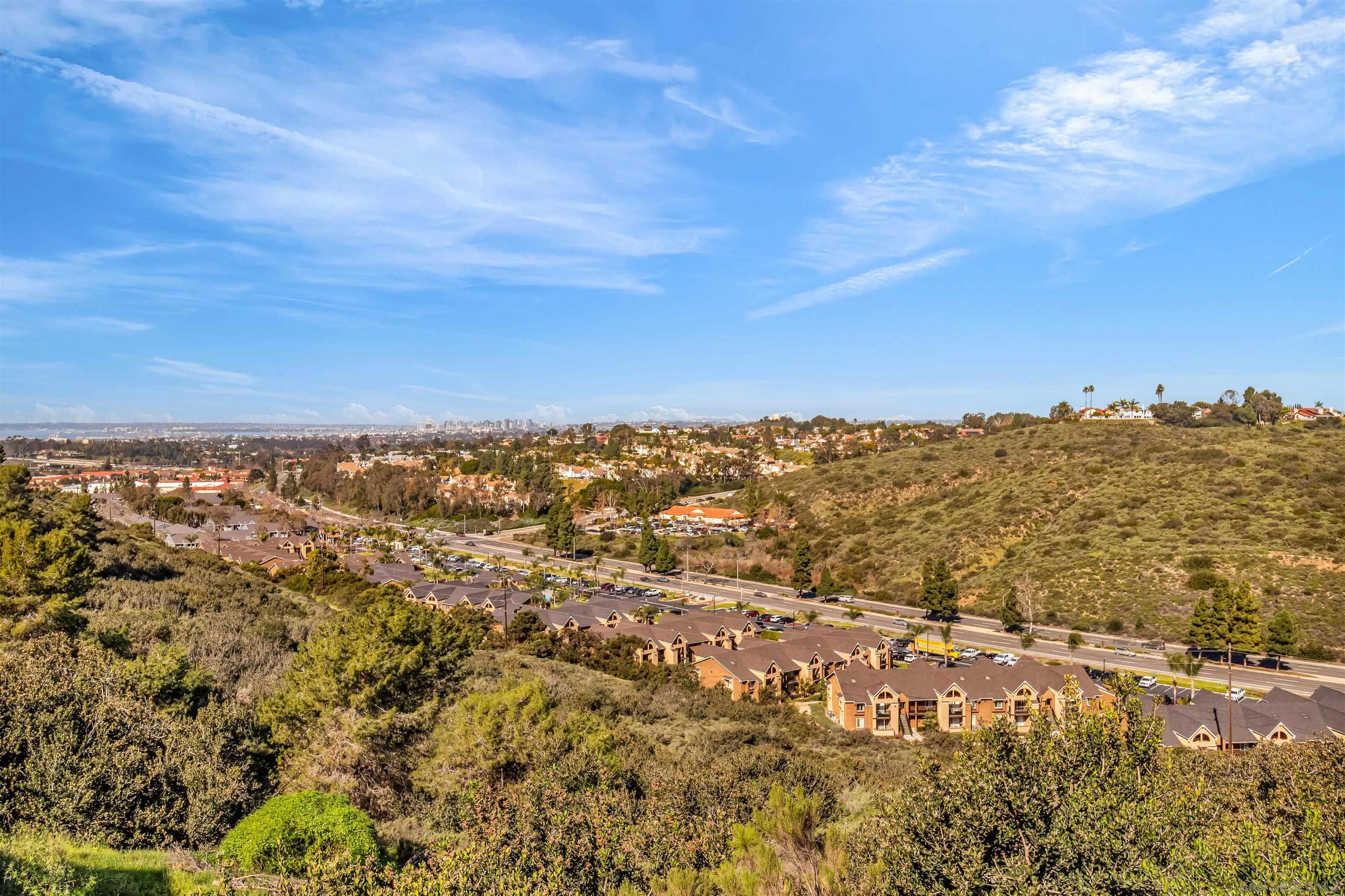 Detail Gallery Image 5 of 29 For 607 E J St, Chula Vista,  CA 91910 - 4 Beds | 2 Baths