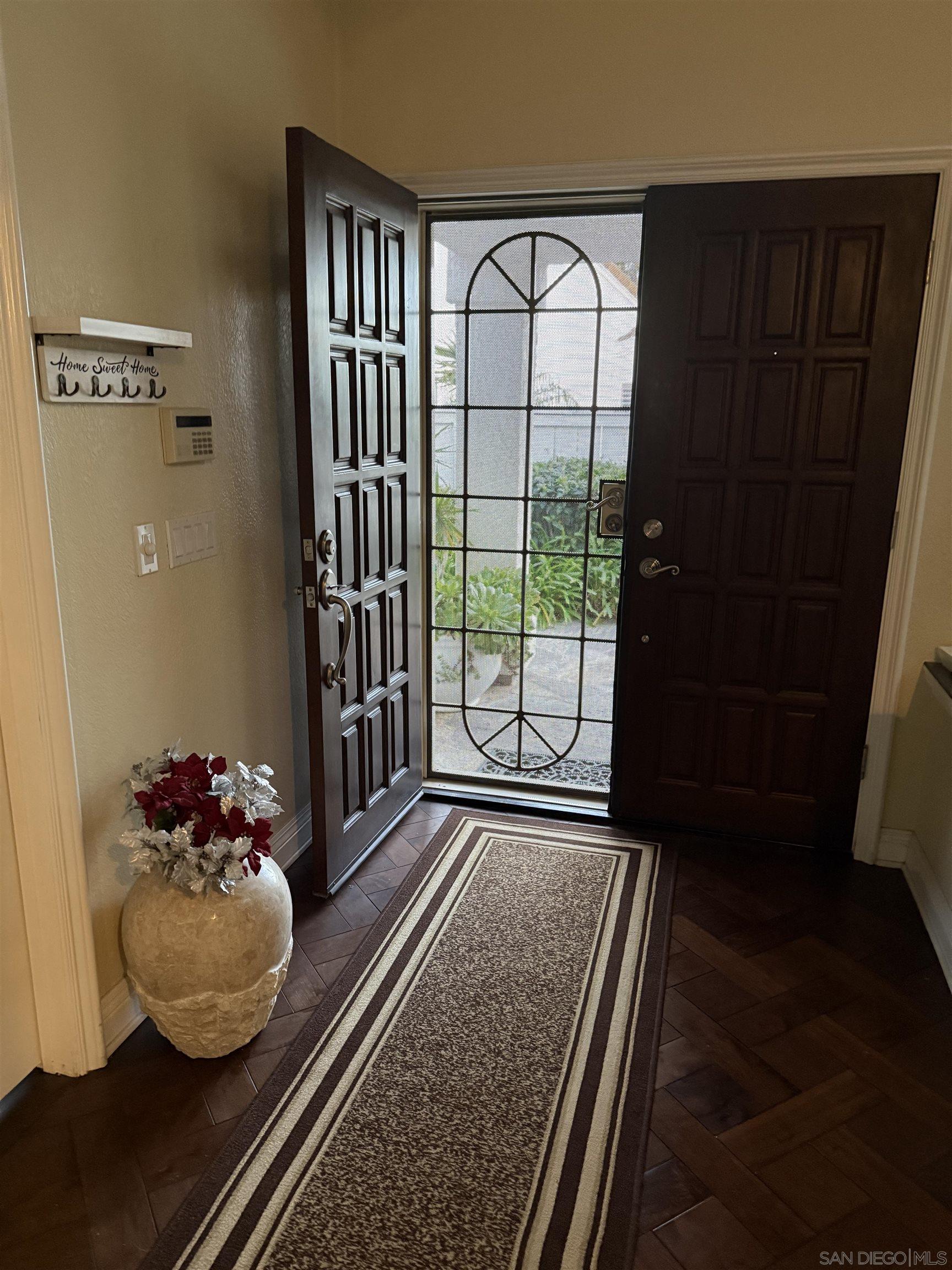 Detail Gallery Image 2 of 22 For 12333  Bachimba Court, San Diego,  CA 92128 - 3 Beds | 3 Baths