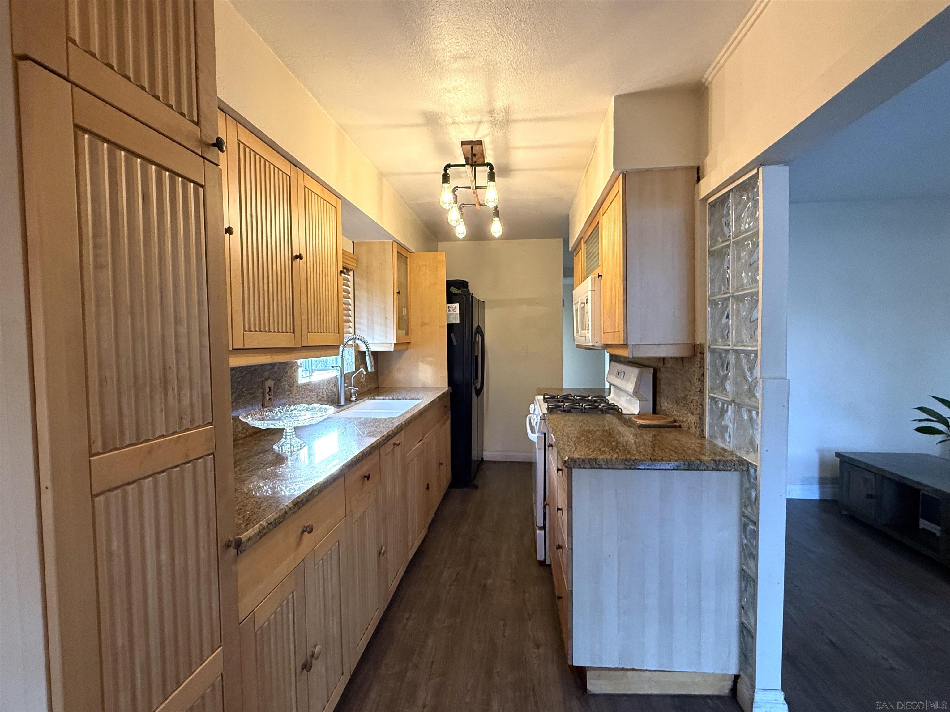 Detail Gallery Image 7 of 23 For 3428  40th, San Diego,  CA 92105 - 3 Beds | 1 Baths