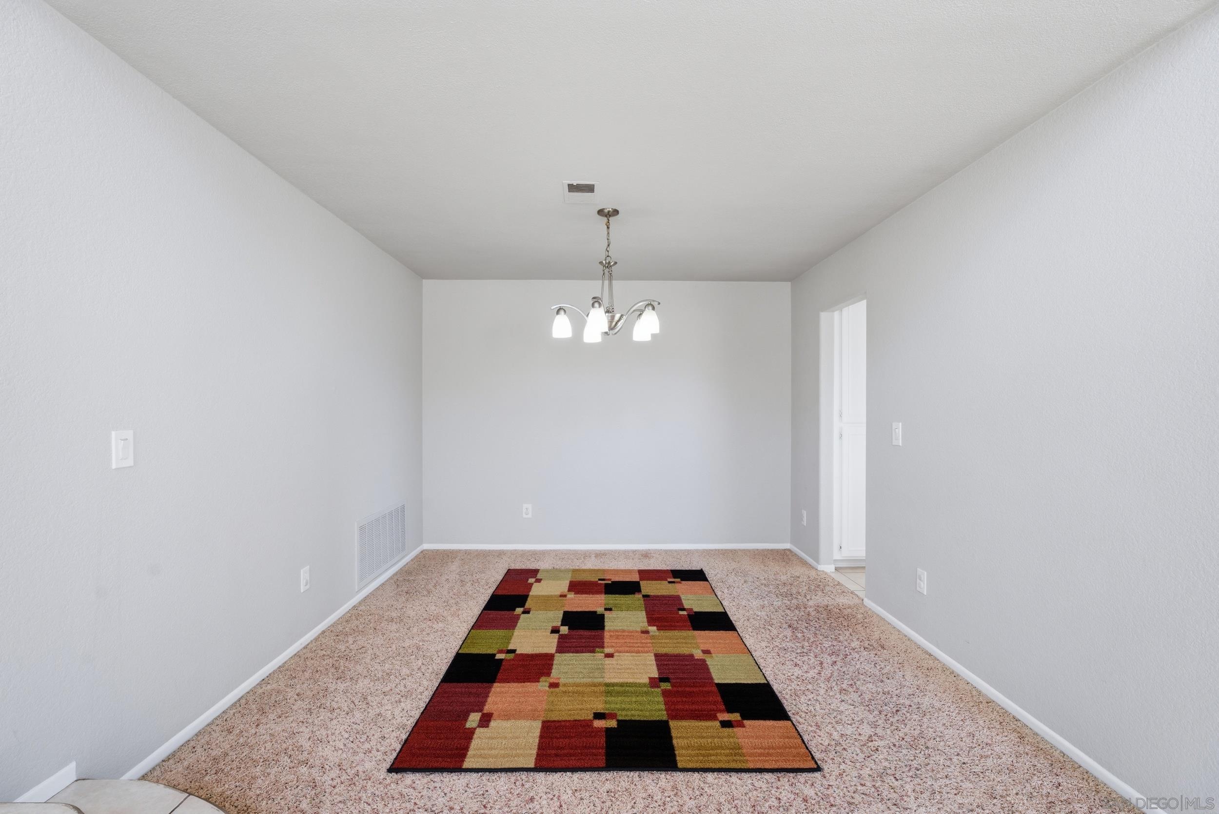 Detail Gallery Image 12 of 70 For 2517  Whispering Palms Loop, Chula Vista,  CA 91915 - 3 Beds | 2/1 Baths