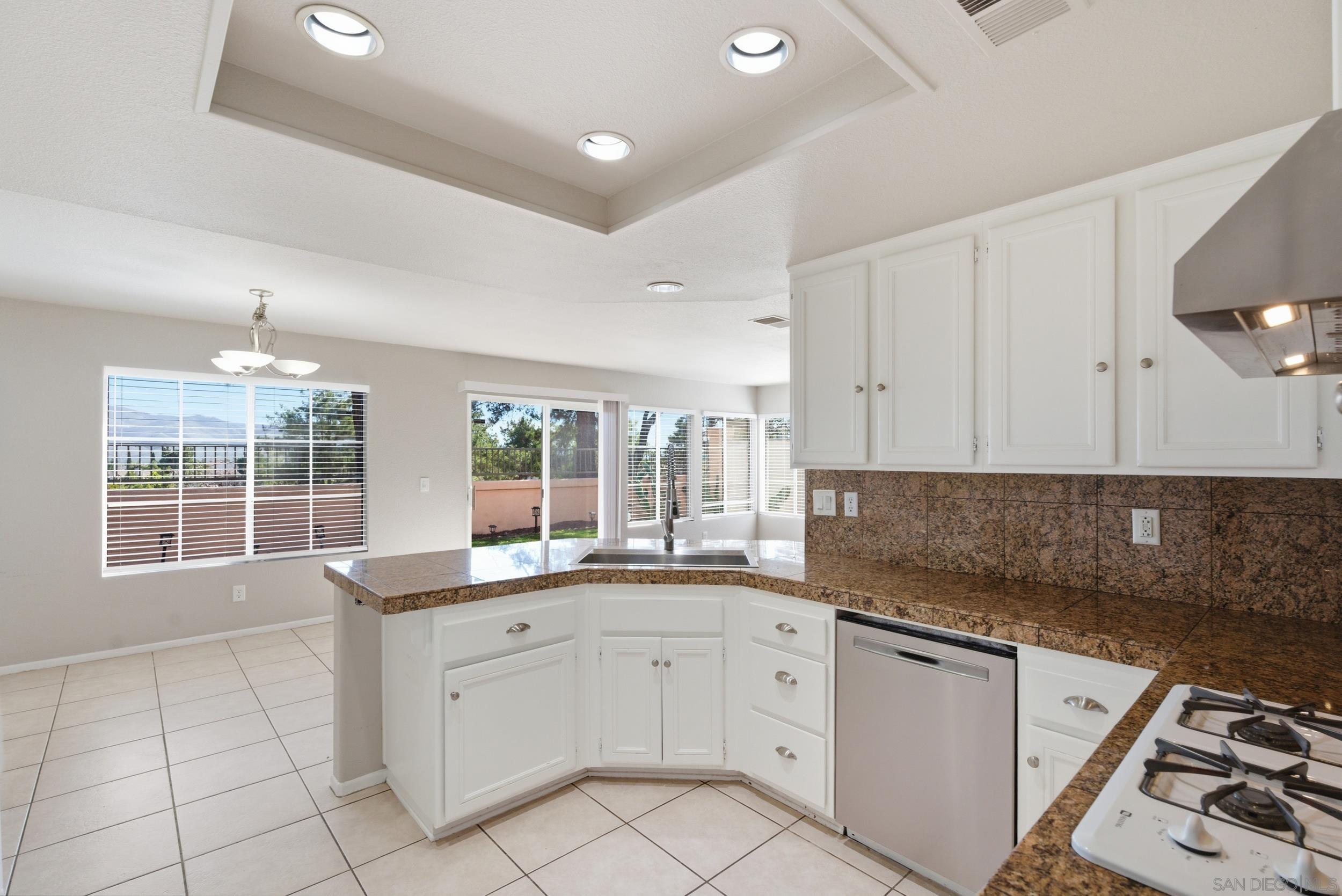 Detail Gallery Image 18 of 70 For 2517  Whispering Palms Loop, Chula Vista,  CA 91915 - 3 Beds | 2/1 Baths