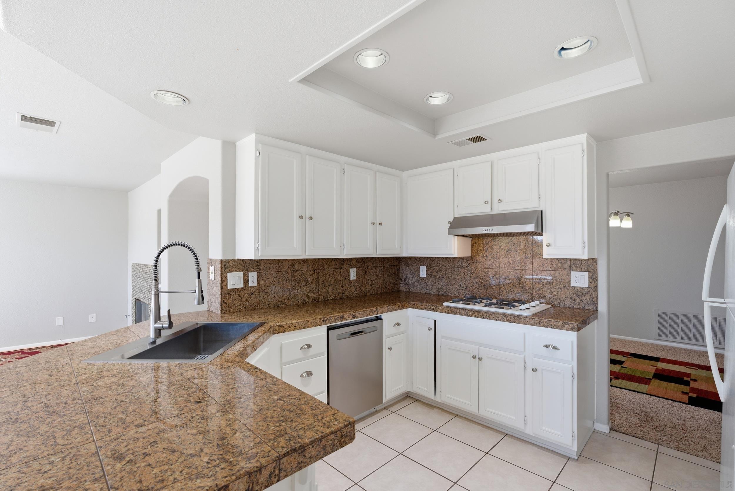 Detail Gallery Image 19 of 70 For 2517  Whispering Palms Loop, Chula Vista,  CA 91915 - 3 Beds | 2/1 Baths