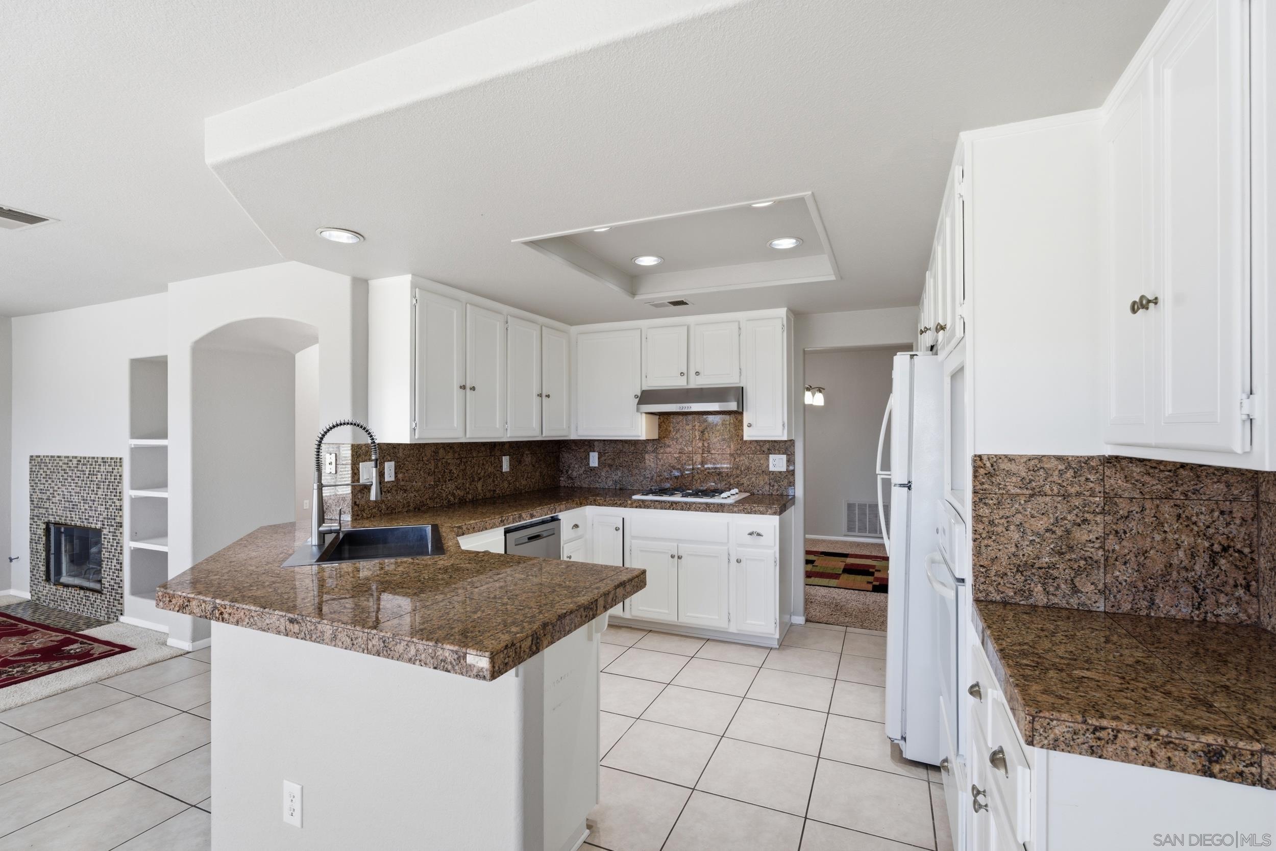Detail Gallery Image 21 of 70 For 2517  Whispering Palms Loop, Chula Vista,  CA 91915 - 3 Beds | 2/1 Baths