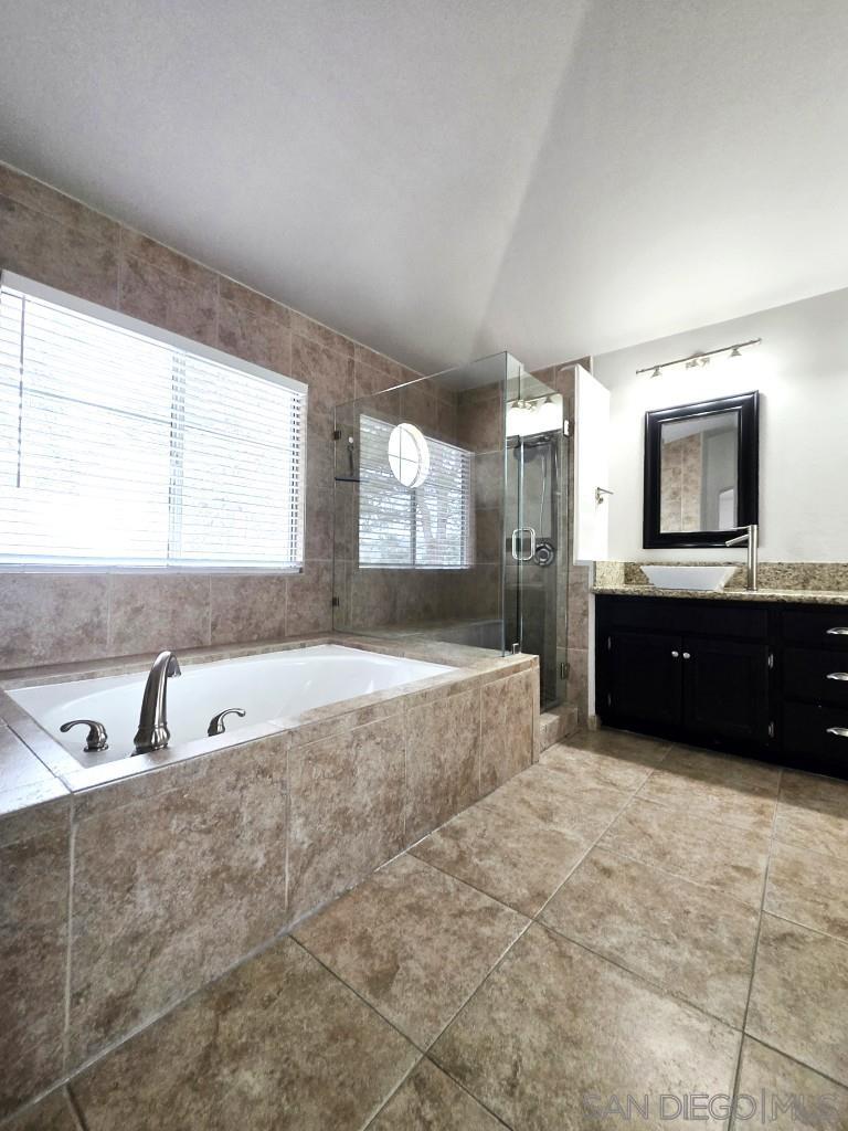 Detail Gallery Image 7 of 52 For 2517  Whispering Palms Loop, Chula Vista,  CA 91915 - 3 Beds | 2/1 Baths