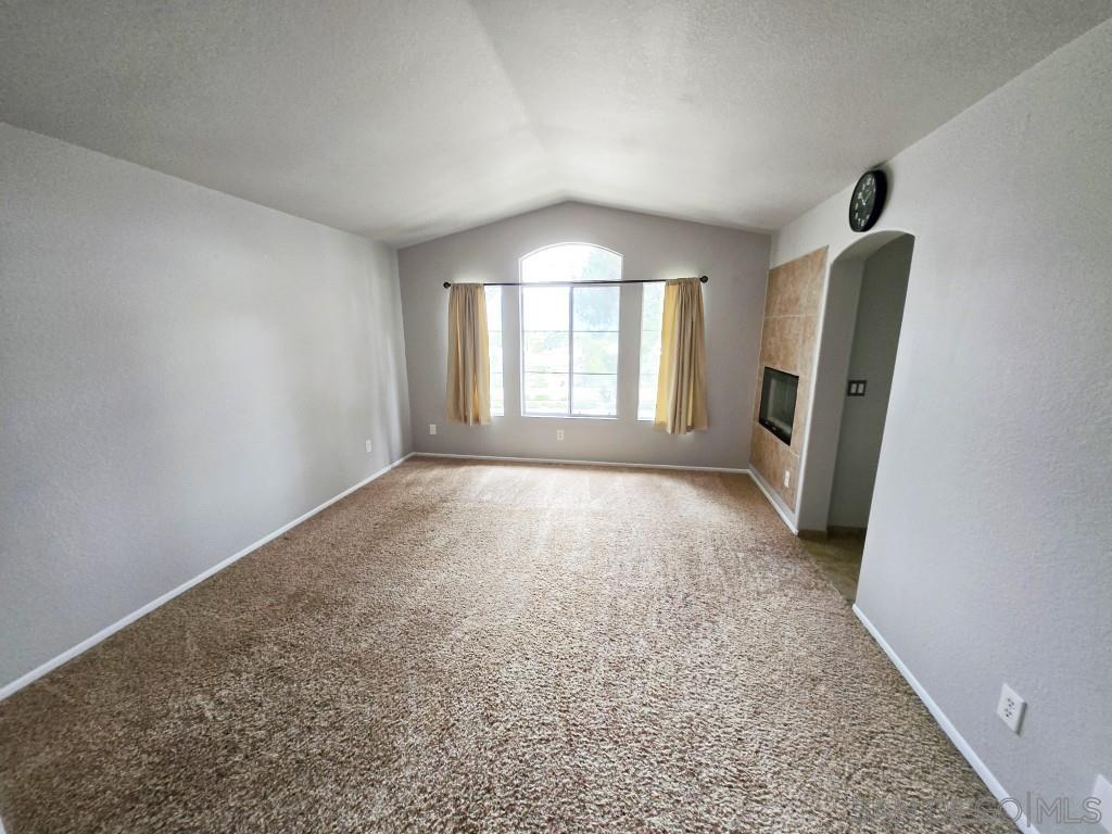 Detail Gallery Image 9 of 52 For 2517  Whispering Palms Loop, Chula Vista,  CA 91915 - 3 Beds | 2/1 Baths