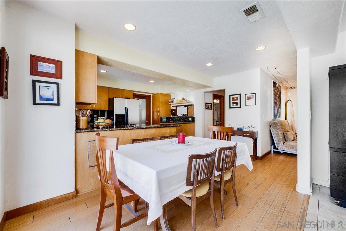 Detail Gallery Image 17 of 60 For 1386  Lake Drive, Encinitas,  CA 92024 - 4 Beds | 3 Baths