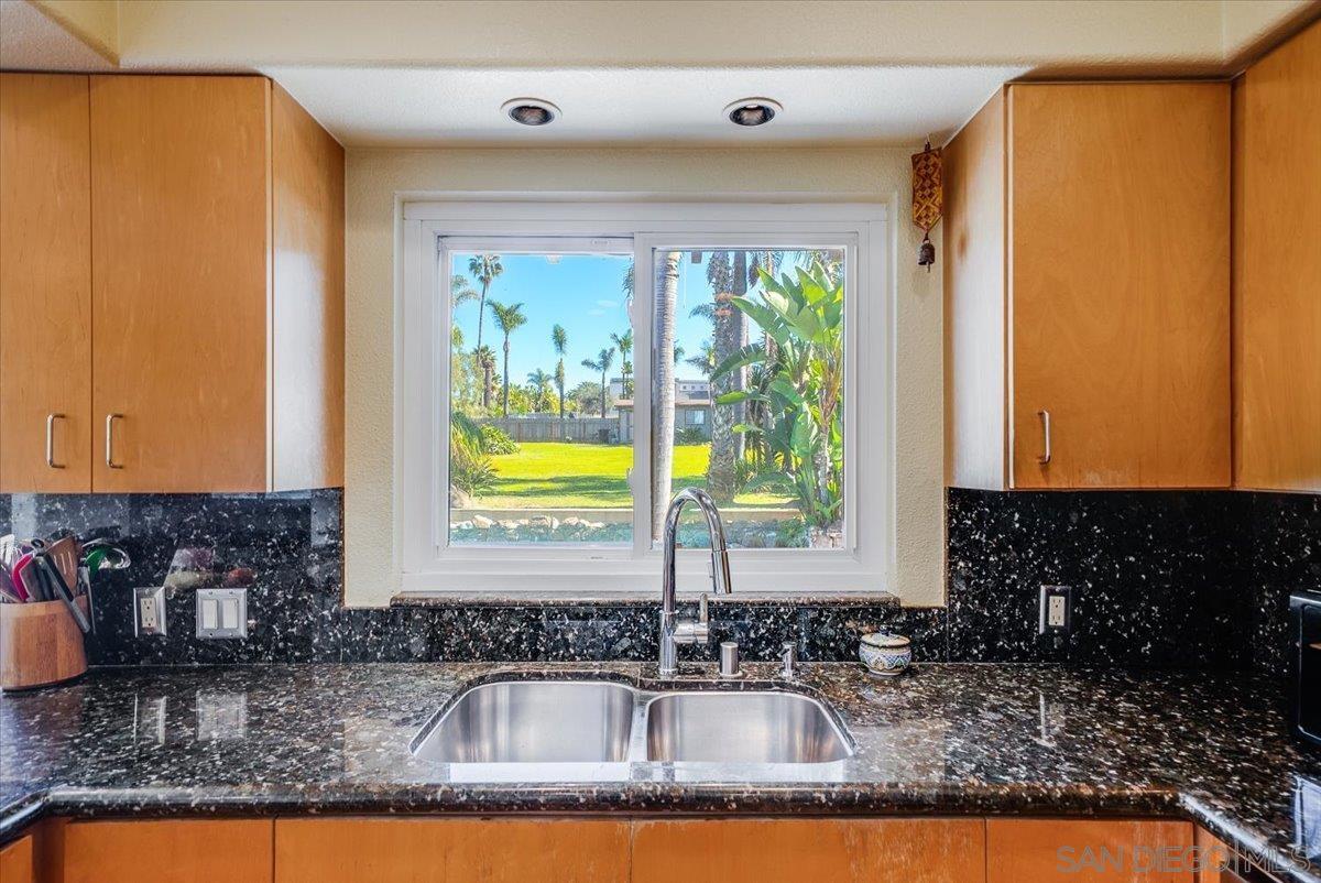 Detail Gallery Image 21 of 60 For 1386  Lake Drive, Encinitas,  CA 92024 - 4 Beds | 3 Baths