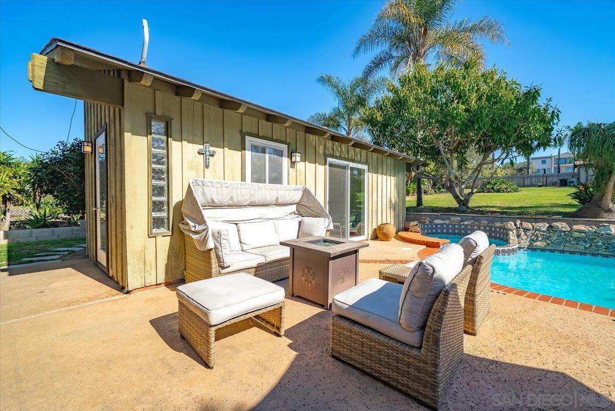 Detail Gallery Image 34 of 60 For 1386  Lake Drive, Encinitas,  CA 92024 - 4 Beds | 3 Baths