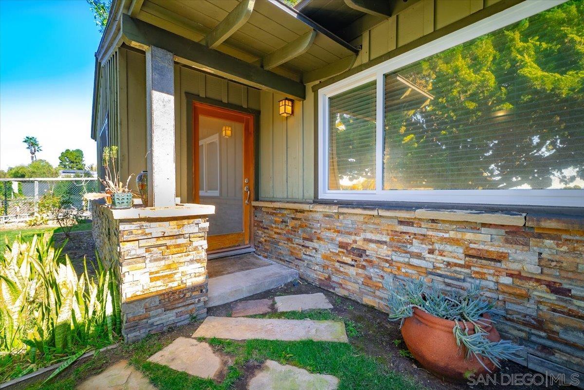 Detail Gallery Image 9 of 60 For 1386  Lake Drive, Encinitas,  CA 92024 - 4 Beds | 3 Baths