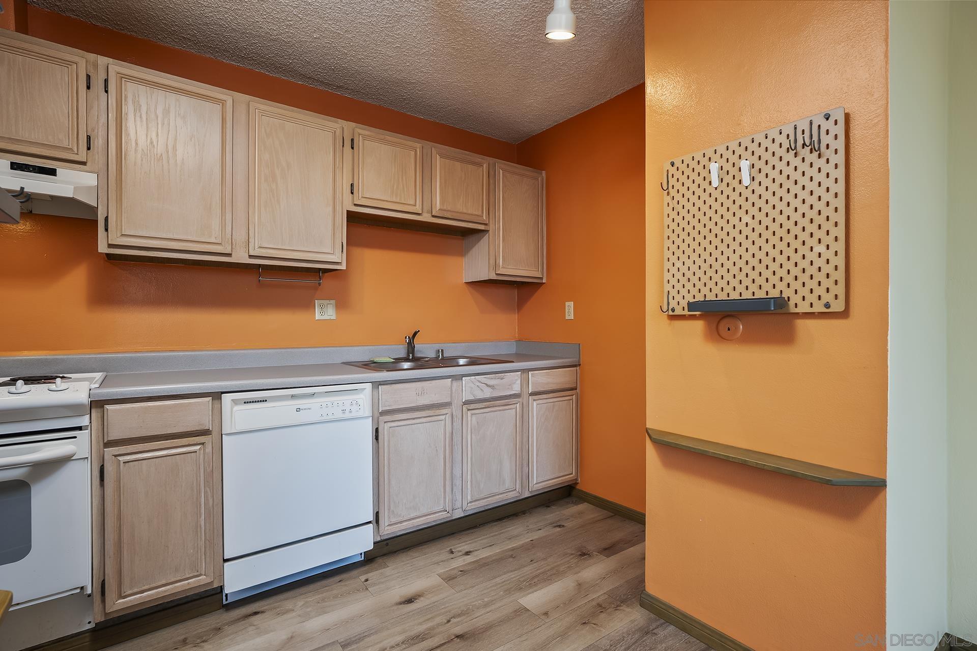Detail Gallery Image 7 of 42 For 3050  Rue Dorleans  429, San Diego,  CA 92110 - 2 Beds | 1 Baths
