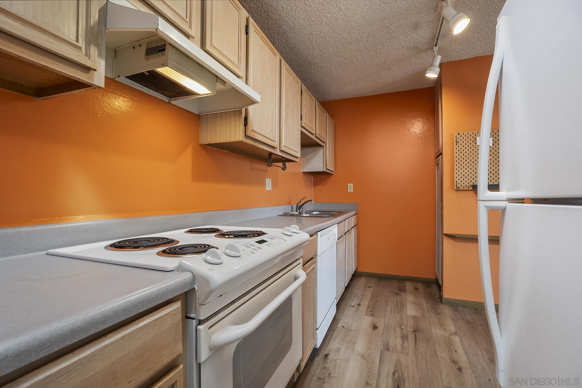 Detail Gallery Image 8 of 42 For 3050  Rue Dorleans  429, San Diego,  CA 92110 - 2 Beds | 1 Baths