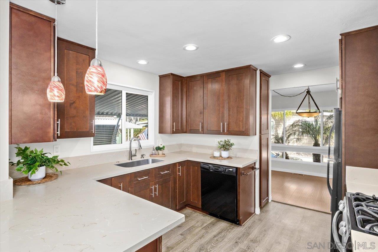 Detail Gallery Image 6 of 44 For 7305  San Bartolo Street  374, Carlsbad,  CA 92011 - 2 Beds | 2 Baths