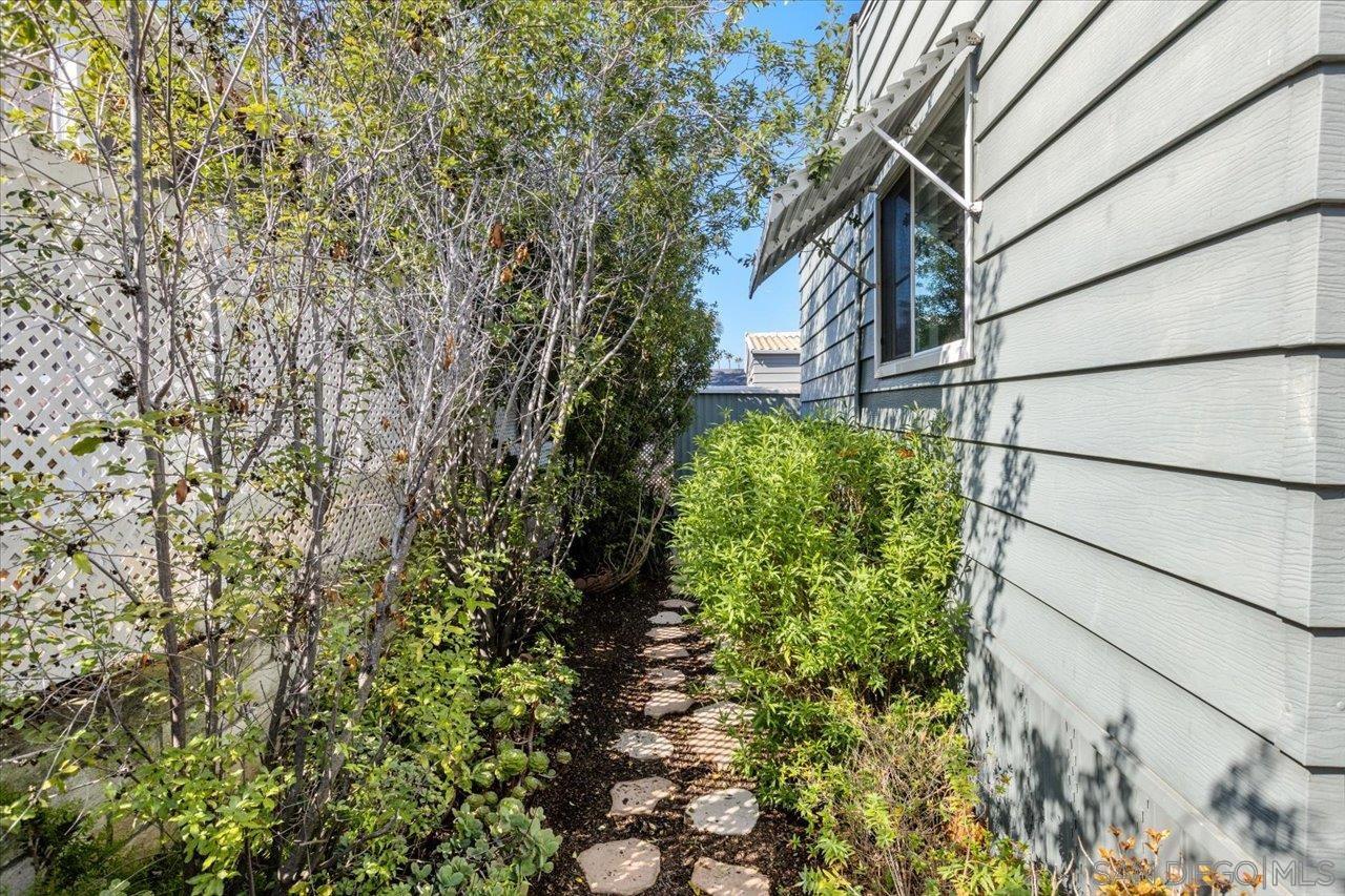 Detail Gallery Image 10 of 44 For 7305  San Bartolo Street  374, Carlsbad,  CA 92011 - 2 Beds | 2 Baths