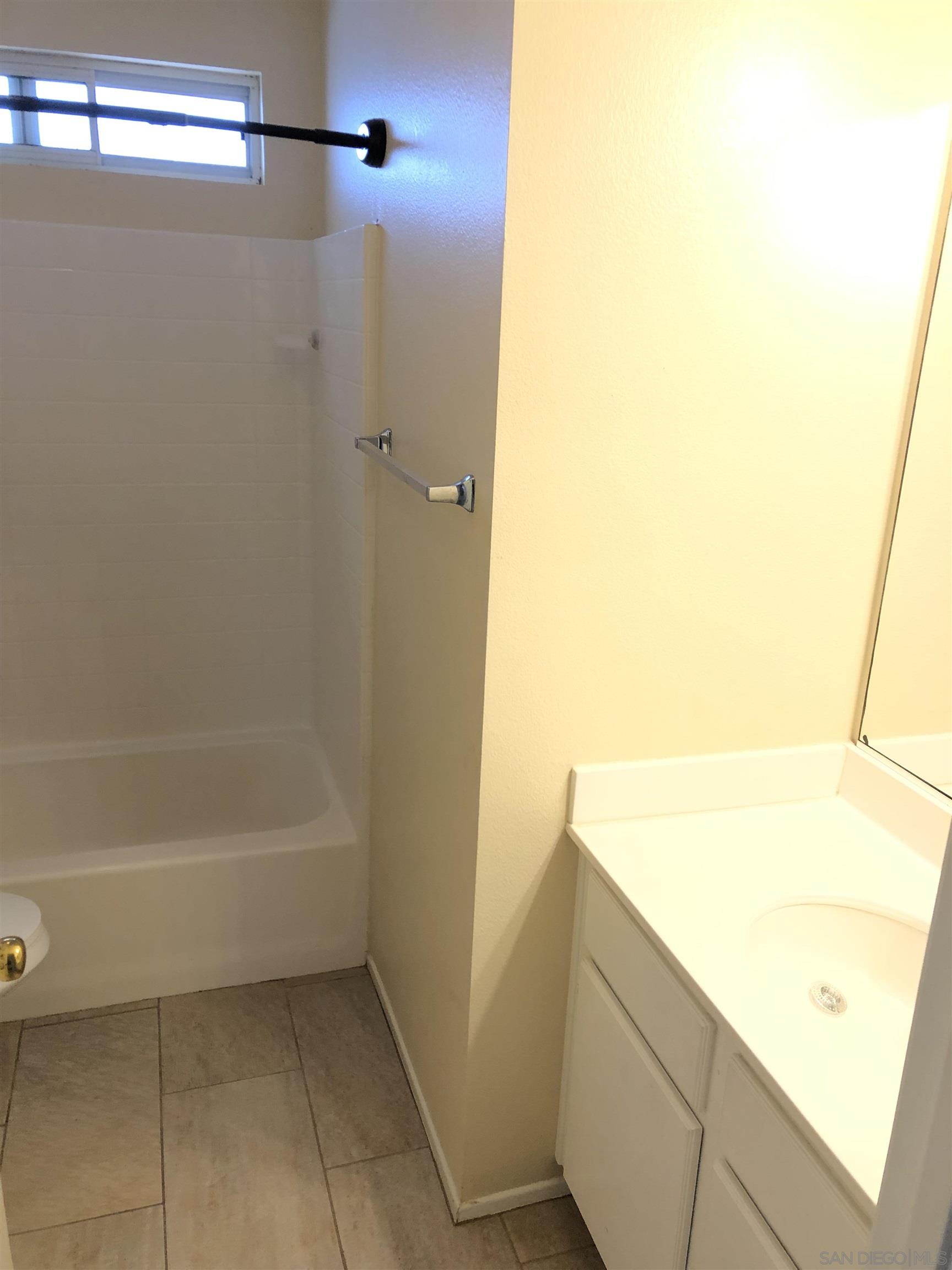 Detail Gallery Image 17 of 32 For 229  Melinda, Oceanside,  CA 92057 - 4 Beds | 2/1 Baths