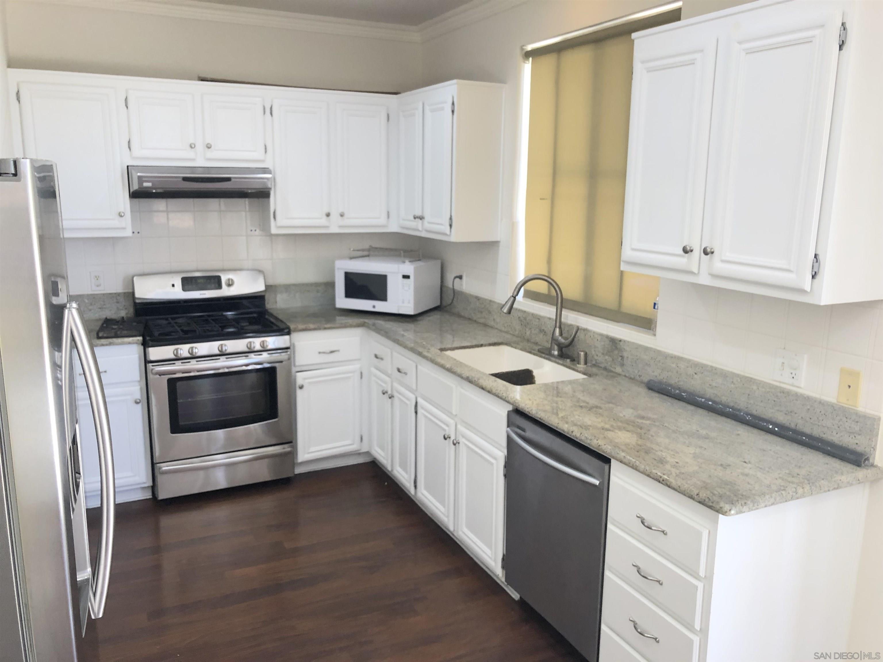 Detail Gallery Image 3 of 32 For 229  Melinda, Oceanside,  CA 92057 - 4 Beds | 2/1 Baths