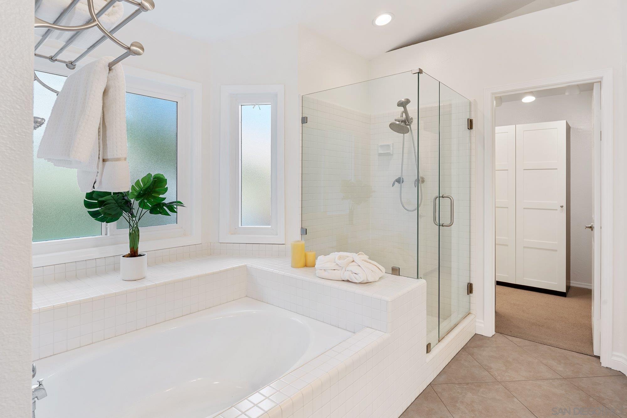 Detail Gallery Image 22 of 44 For 4246  Cordobes Cv, San Diego,  CA 92130 - 3 Beds | 2/1 Baths