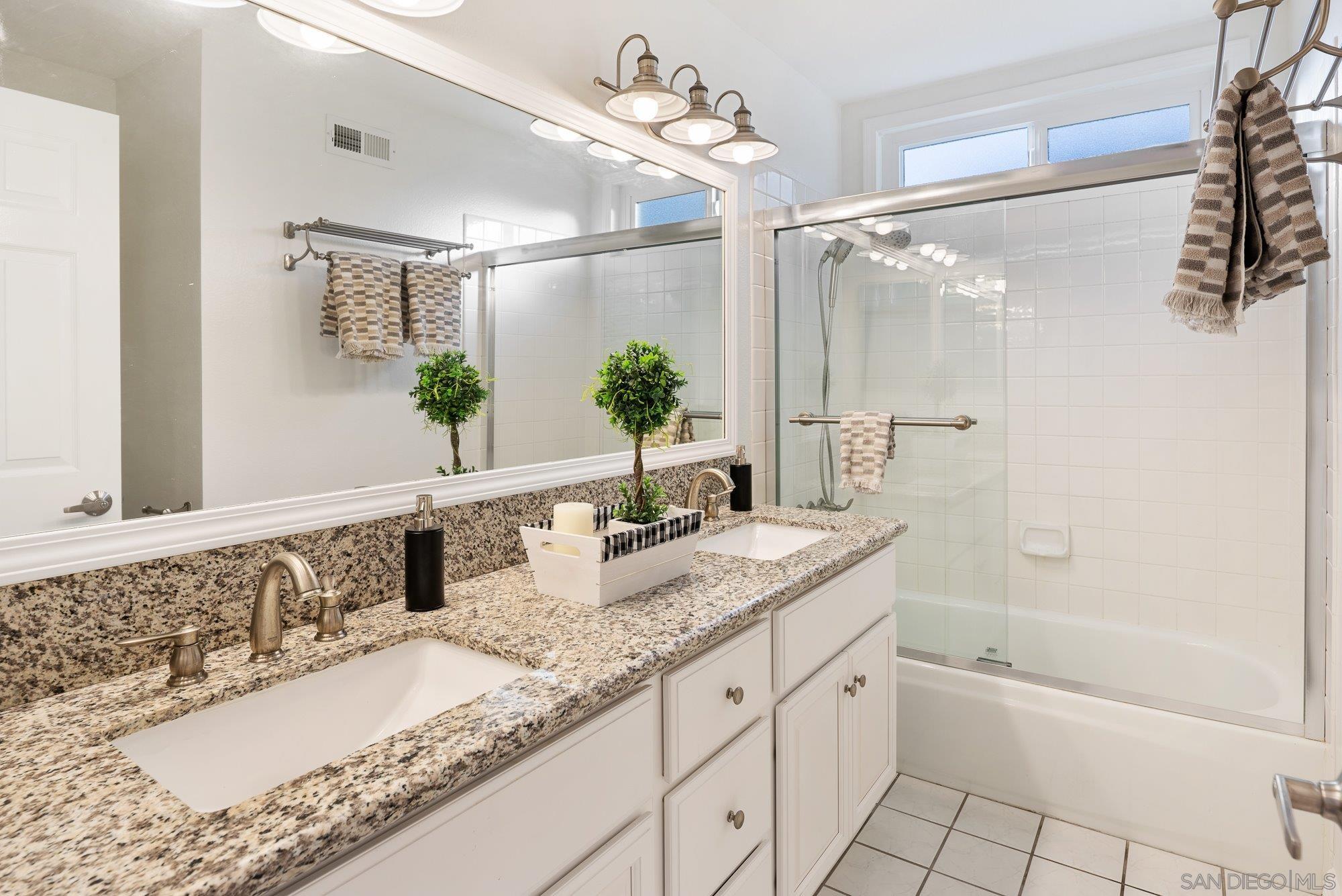 Detail Gallery Image 25 of 44 For 4246  Cordobes Cv, San Diego,  CA 92130 - 3 Beds | 2/1 Baths