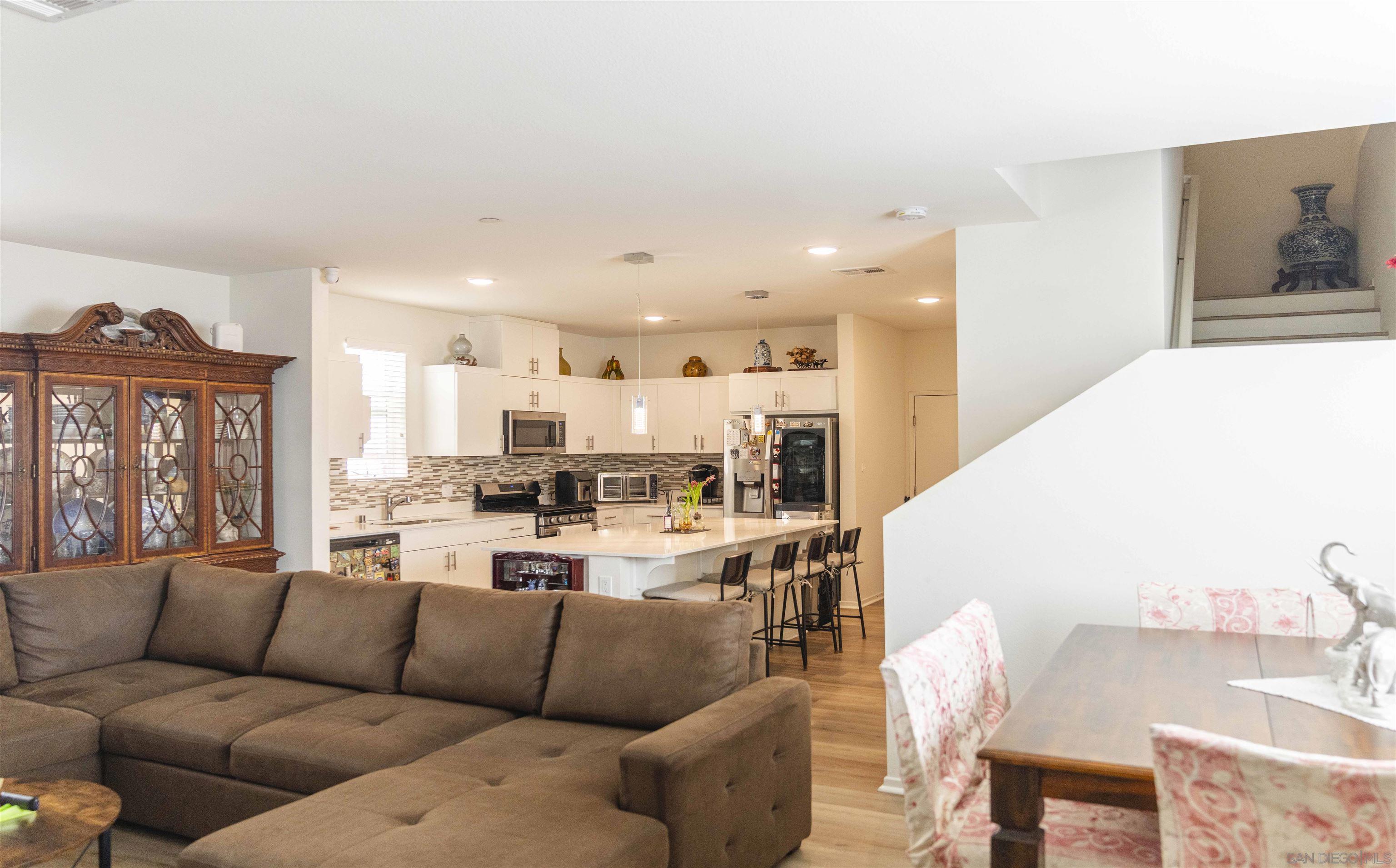 Detail Gallery Image 12 of 49 For 5216  Beachfront Cove St  #UNIT 41,  San Diego,  CA 92154 - 4 Beds | 2/1 Baths