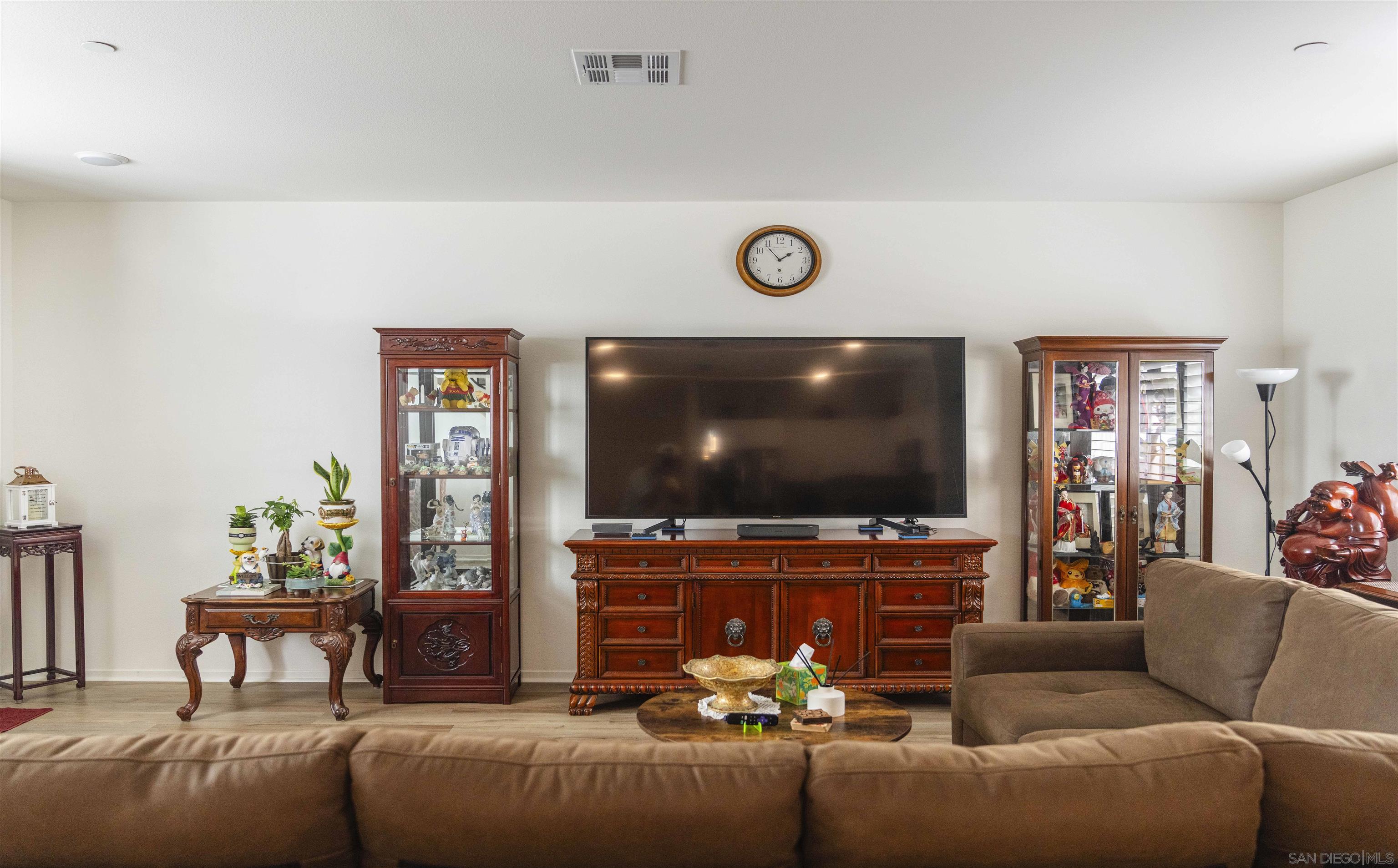 Detail Gallery Image 18 of 49 For 5216  Beachfront Cove St  #UNIT 41,  San Diego,  CA 92154 - 4 Beds | 2/1 Baths