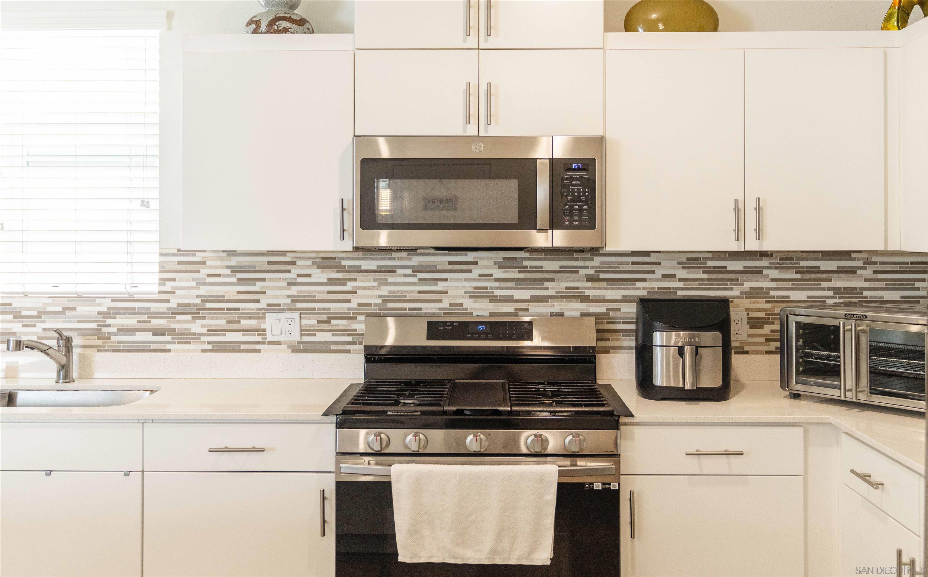 Detail Gallery Image 27 of 49 For 5216  Beachfront Cove St  #UNIT 41,  San Diego,  CA 92154 - 4 Beds | 2/1 Baths