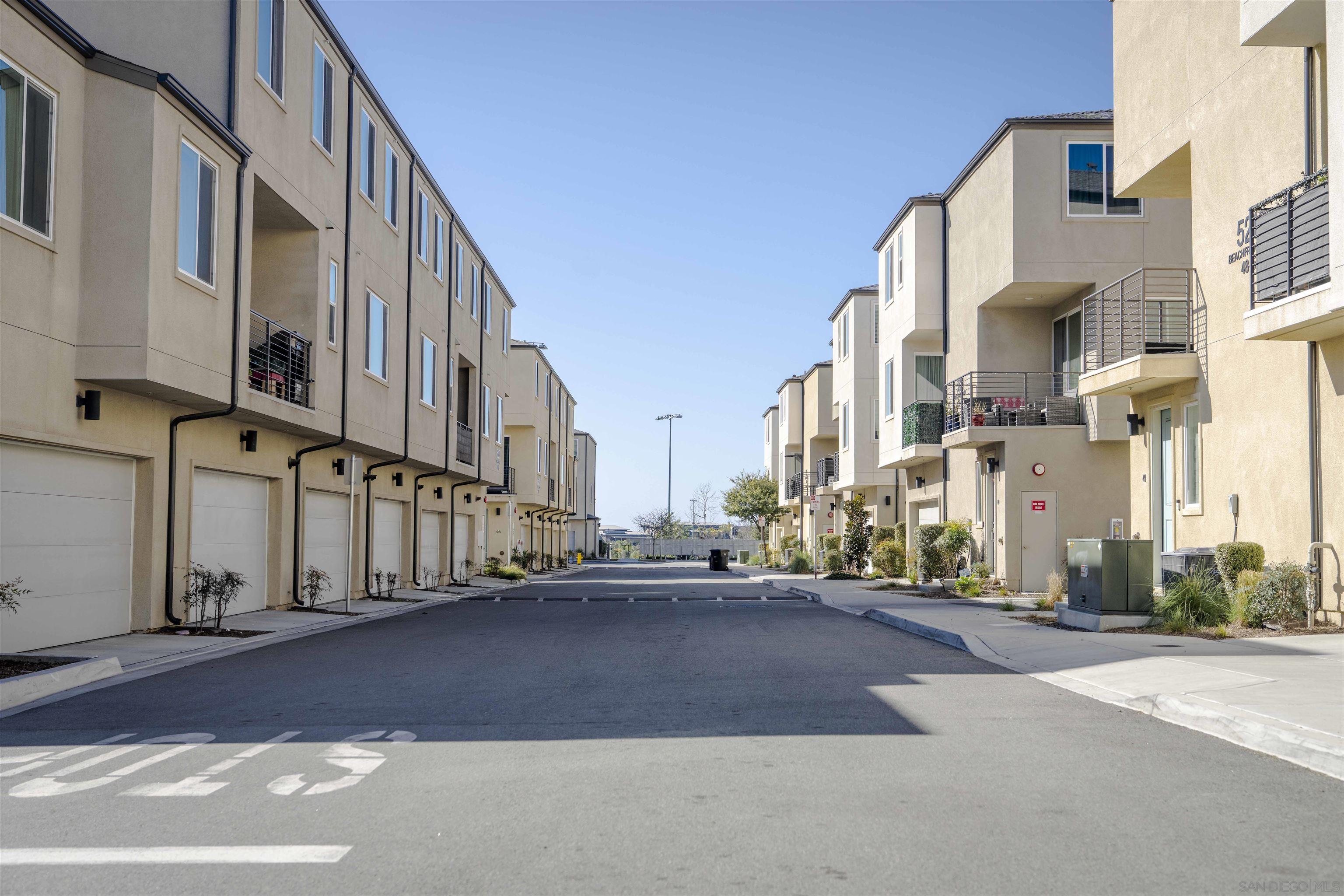 Detail Gallery Image 10 of 49 For 5216  Beachfront Cove St  #UNIT 41,  San Diego,  CA 92154 - 4 Beds | 2/1 Baths