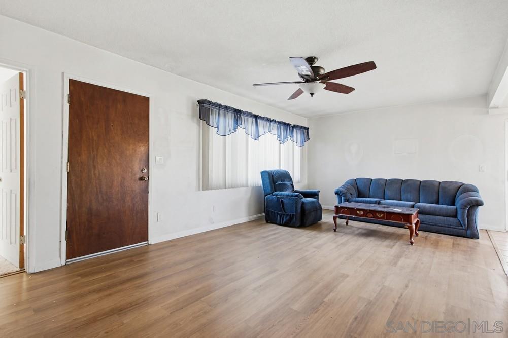 Detail Gallery Image 5 of 24 For 1015  Cedar Brook, Escondido,  CA 92025 - 3 Beds | 1 Baths