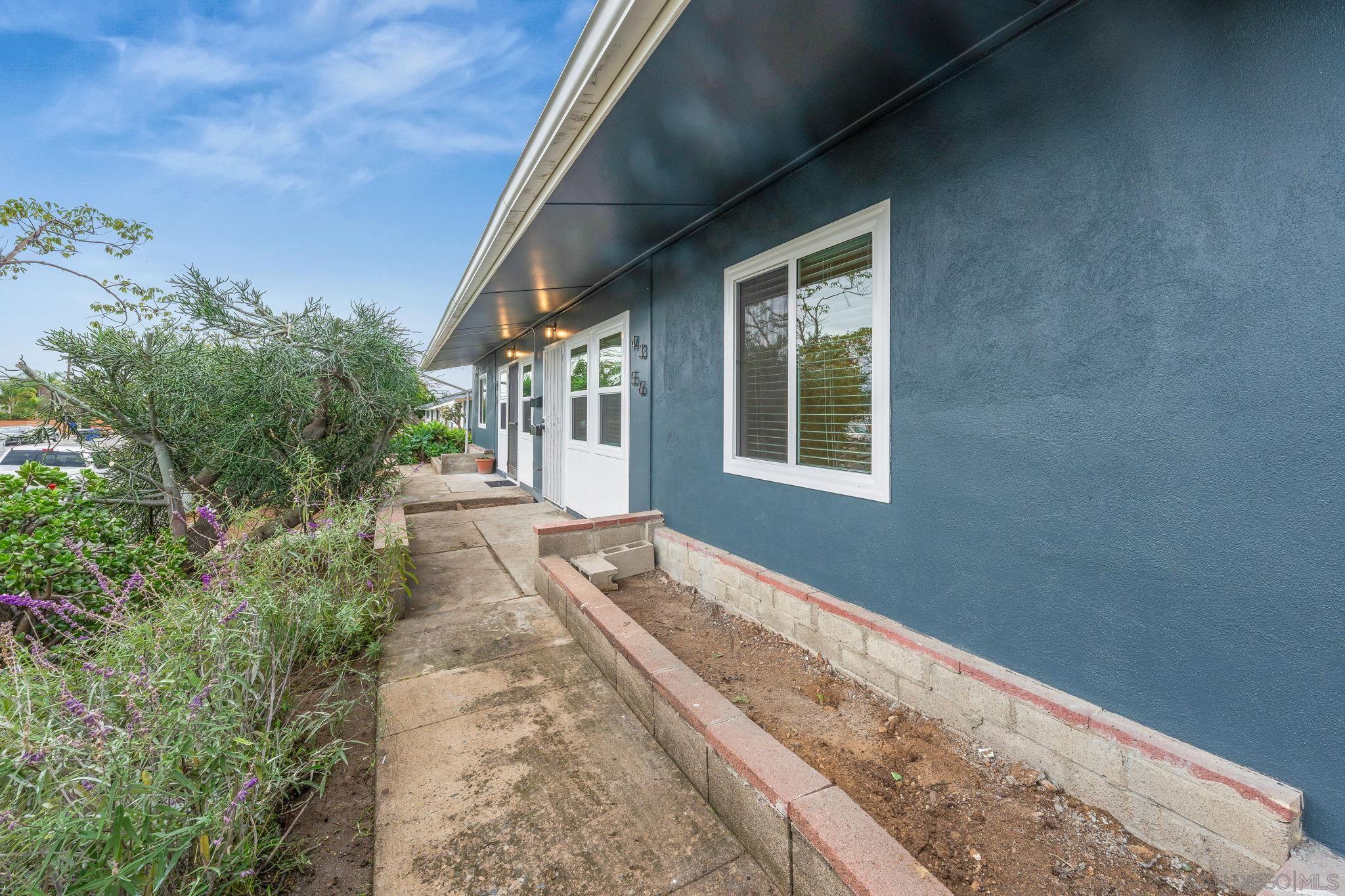 Detail Gallery Image 2 of 31 For 4356  Clairemont Dr, San Diego,  CA 92117 - 2 Beds | 1 Baths