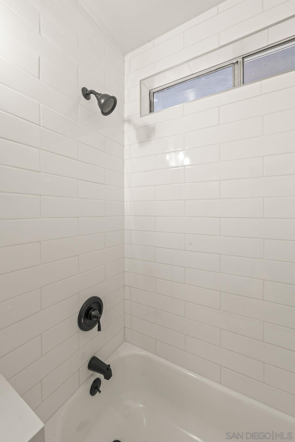 Detail Gallery Image 13 of 31 For 4356  Clairemont Dr, San Diego,  CA 92117 - 2 Beds | 1 Baths