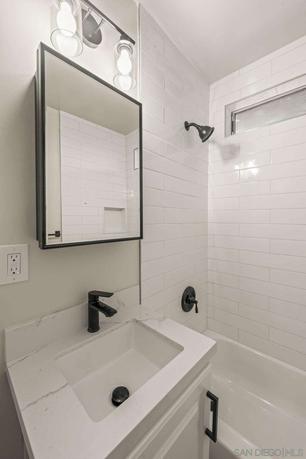 Detail Gallery Image 14 of 31 For 4356  Clairemont Dr, San Diego,  CA 92117 - 2 Beds | 1 Baths