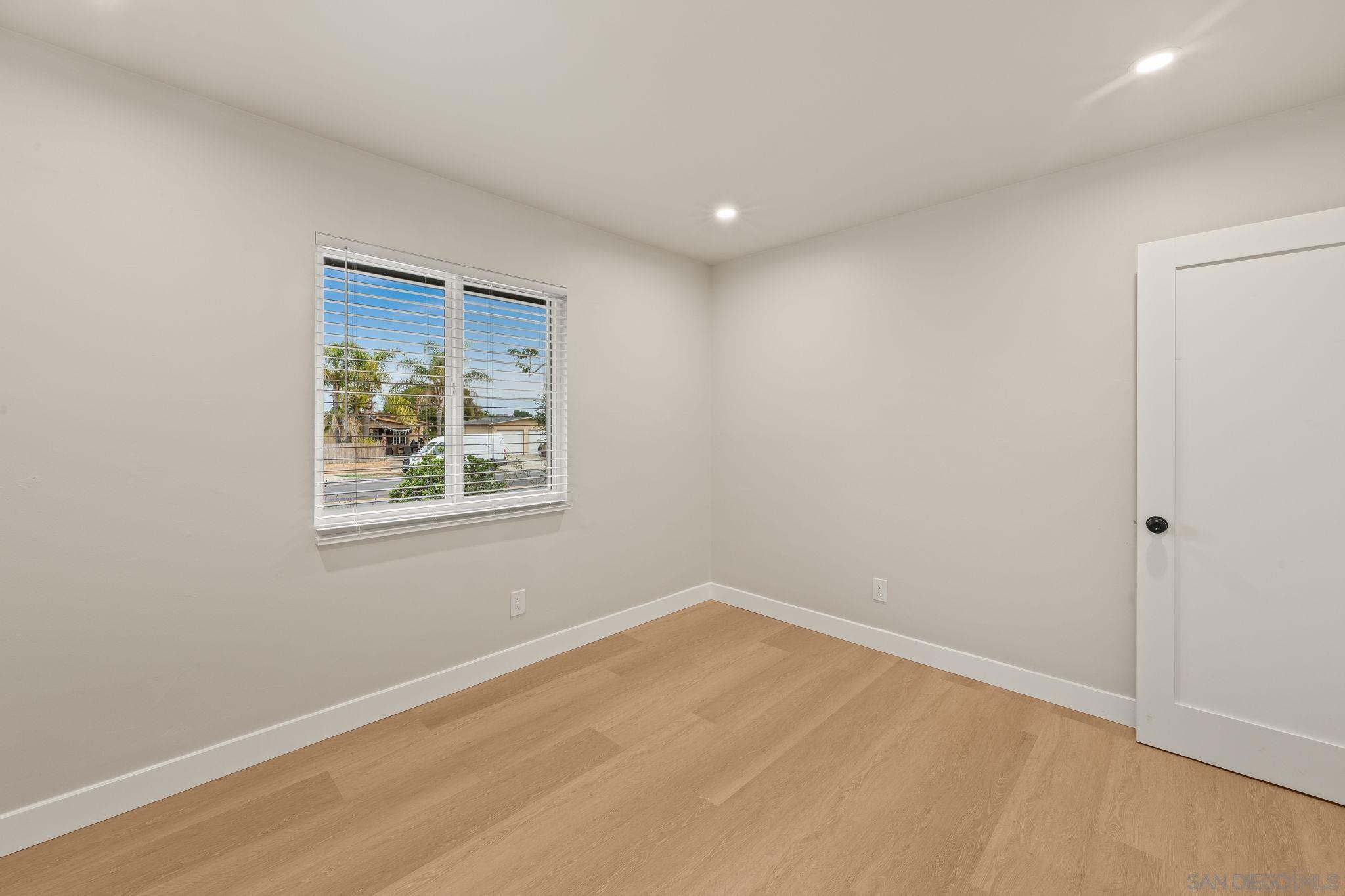 Detail Gallery Image 24 of 31 For 4356  Clairemont Dr, San Diego,  CA 92117 - 2 Beds | 1 Baths