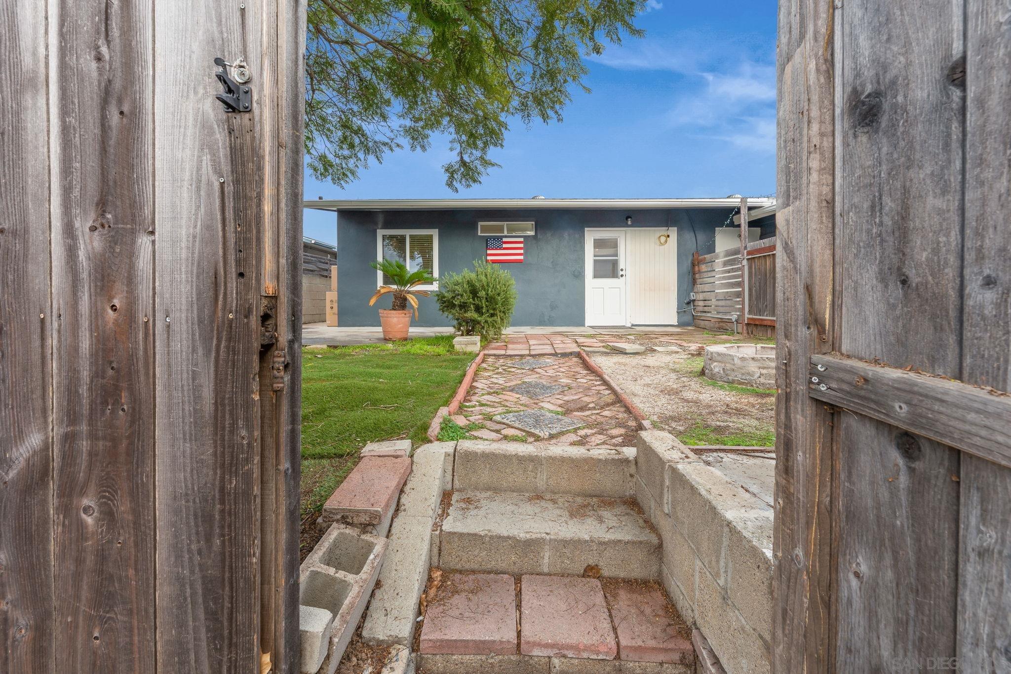 Detail Gallery Image 27 of 31 For 4356  Clairemont Dr, San Diego,  CA 92117 - 2 Beds | 1 Baths