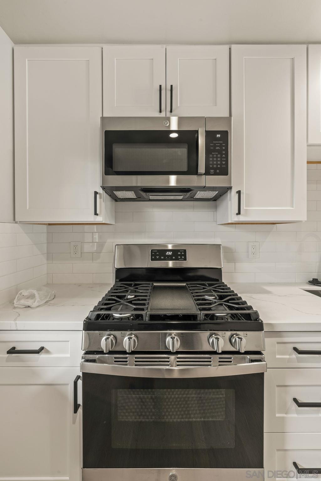 Detail Gallery Image 8 of 31 For 4356  Clairemont Dr, San Diego,  CA 92117 - 2 Beds | 1 Baths