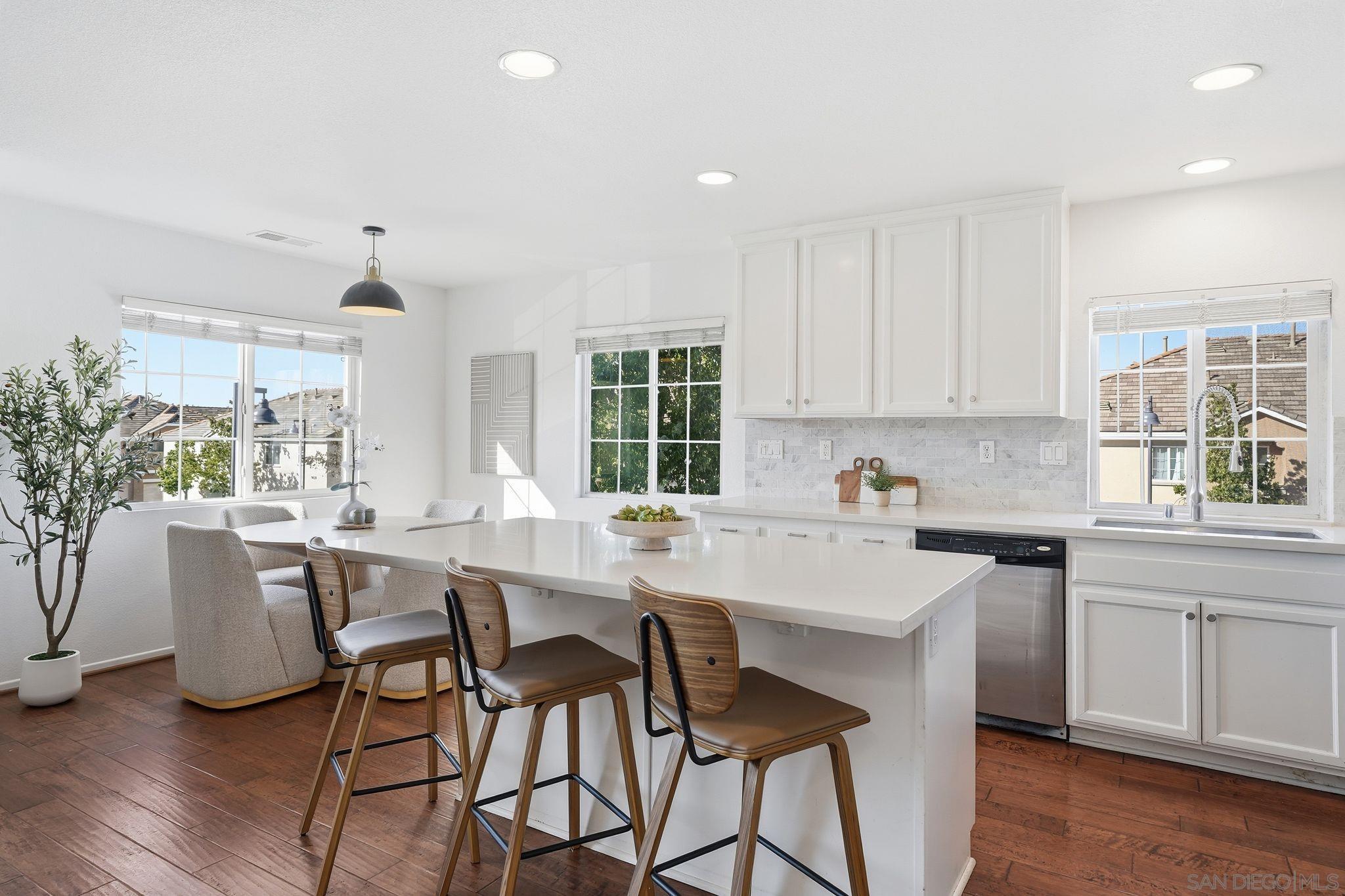 Detail Gallery Image 3 of 43 For 1453  Levant Ln  #1,  Chula Vista,  CA 91913 - 2 Beds | 2 Baths