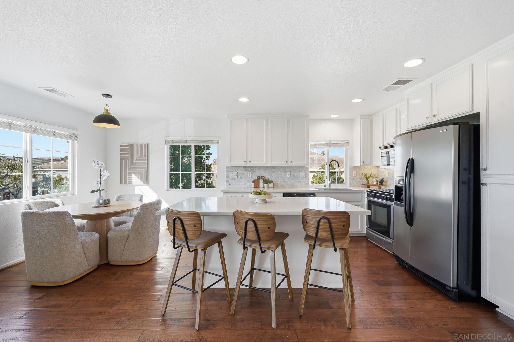 Detail Gallery Image 4 of 43 For 1453  Levant Ln  #1,  Chula Vista,  CA 91913 - 2 Beds | 2 Baths