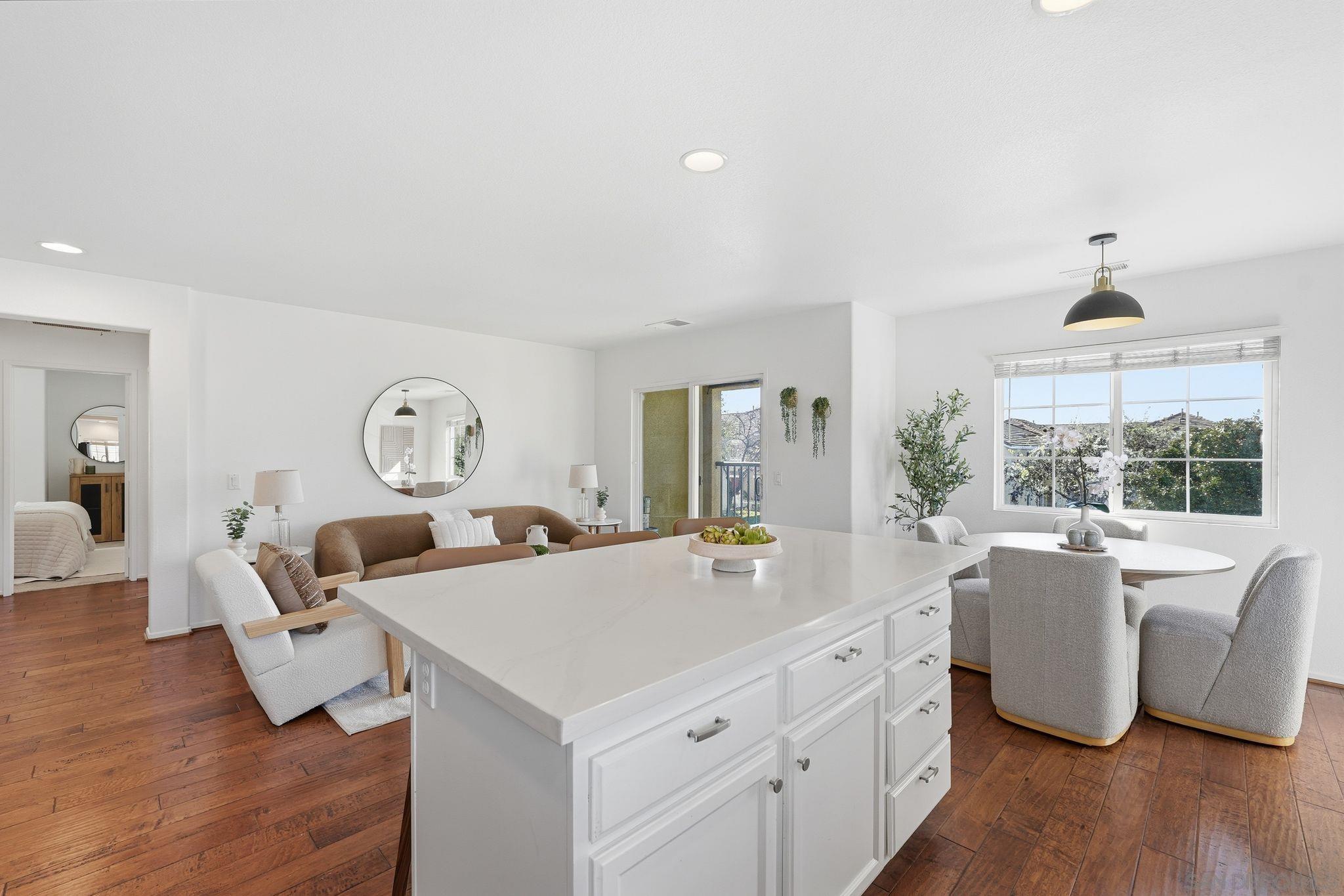 Detail Gallery Image 5 of 43 For 1453  Levant Ln  #1,  Chula Vista,  CA 91913 - 2 Beds | 2 Baths