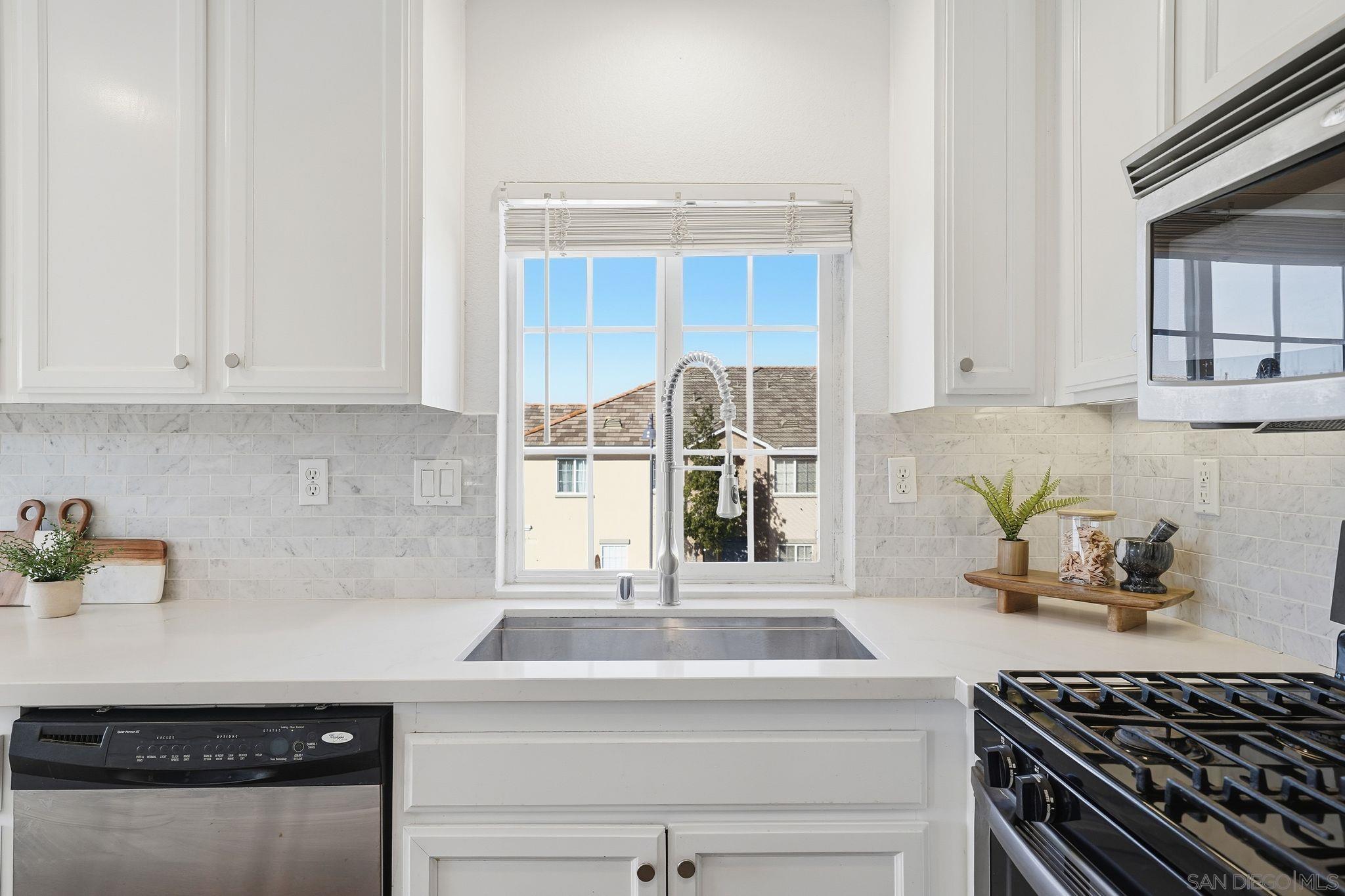 Detail Gallery Image 8 of 43 For 1453  Levant Ln  #1,  Chula Vista,  CA 91913 - 2 Beds | 2 Baths