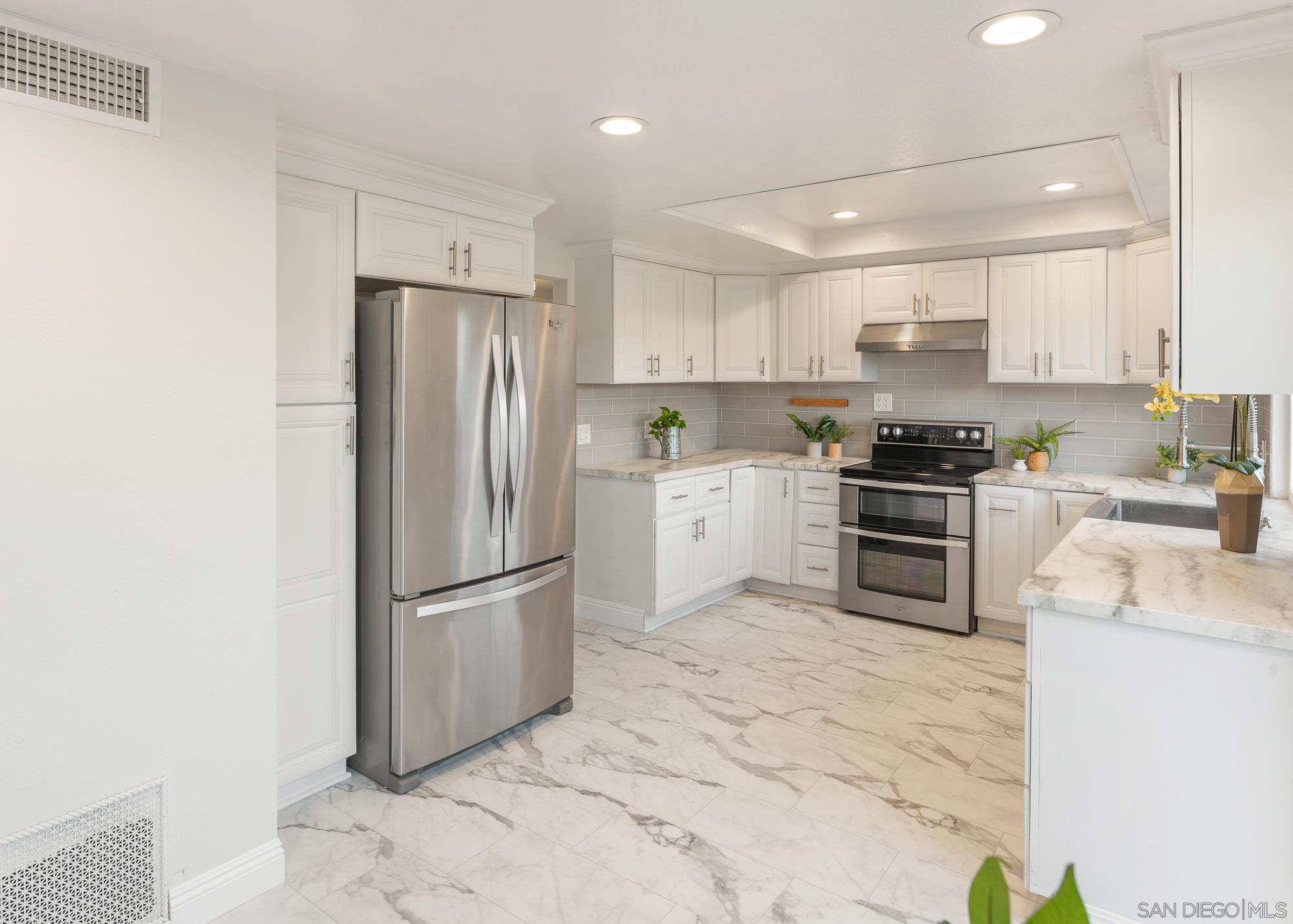 Detail Gallery Image 15 of 46 For 6868  Deer Hollow, San Diego,  CA 92120 - 4 Beds | 2/1 Baths